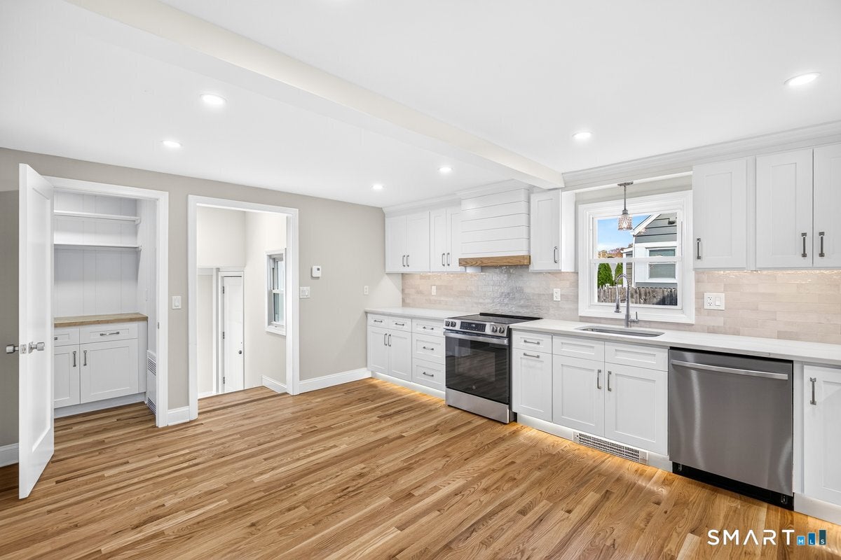 106 Moritz Place