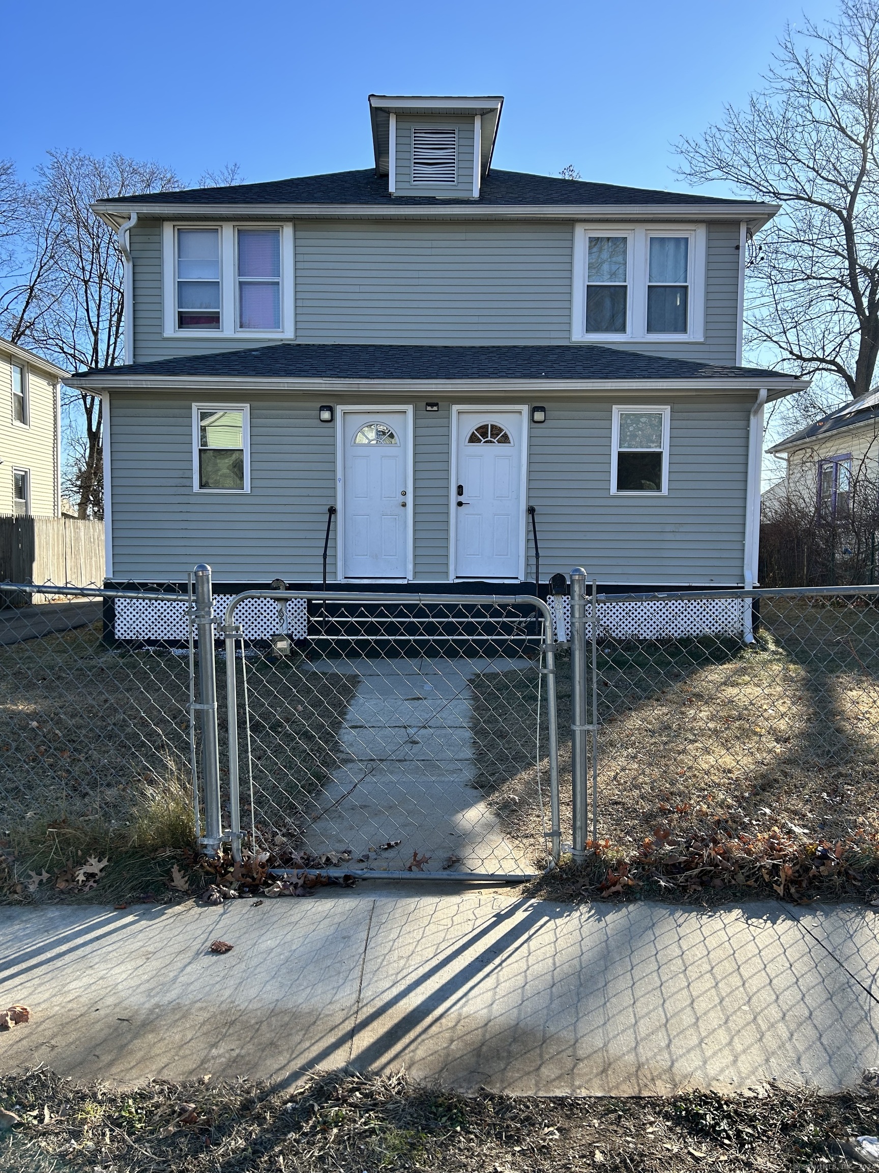 Property for Sale at Sisson Street, East Hartford, Connecticut - Bedrooms: 6 
Bathrooms: 2 
Rooms: 14  - $399,999