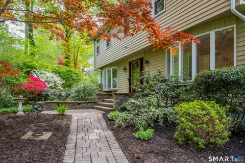 Photo of 26 Buckboard Lane, Avon, CT 06001 (MLS # 24174055)