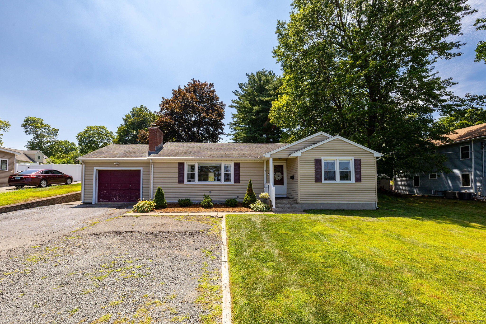 181 East Robbins Avenue