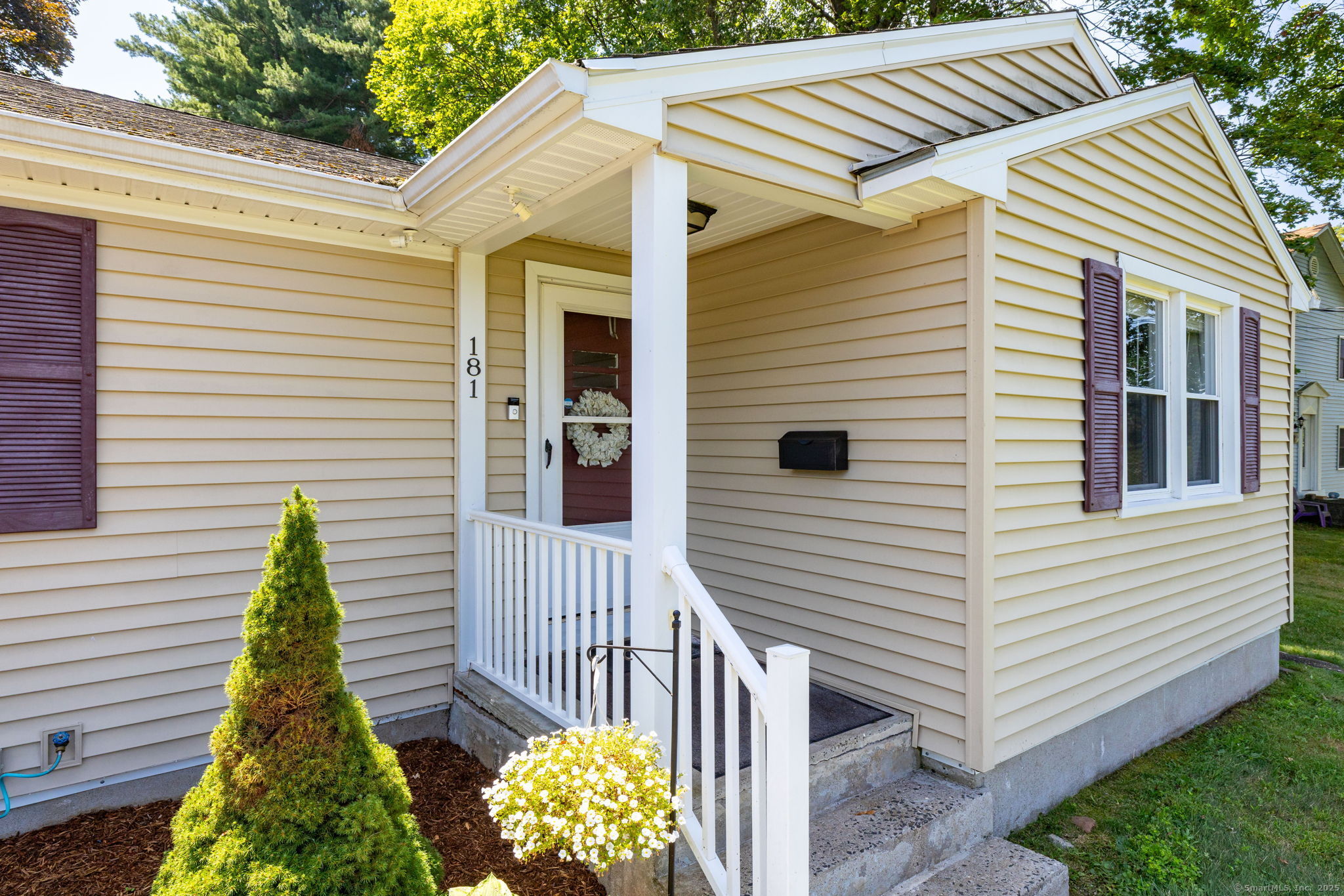 181 East Robbins Avenue