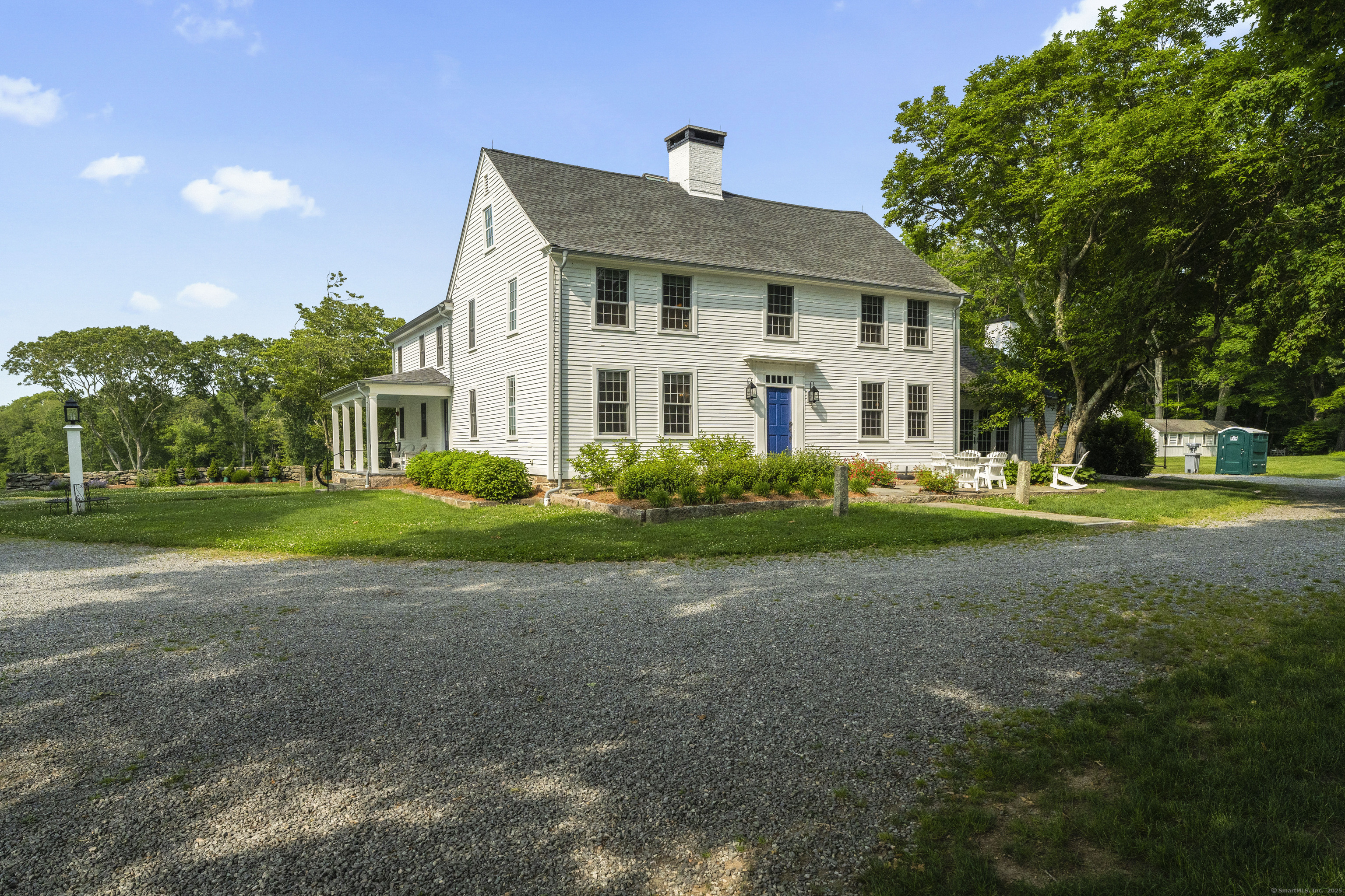 Pequot Trail, Stonington, Connecticut - 5 Bedrooms  
6.5 Bathrooms  
9 Rooms - 