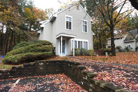 Photo of 17 Pepperidge Court #17, Simsbury, CT 06070 (MLS # 24137381)