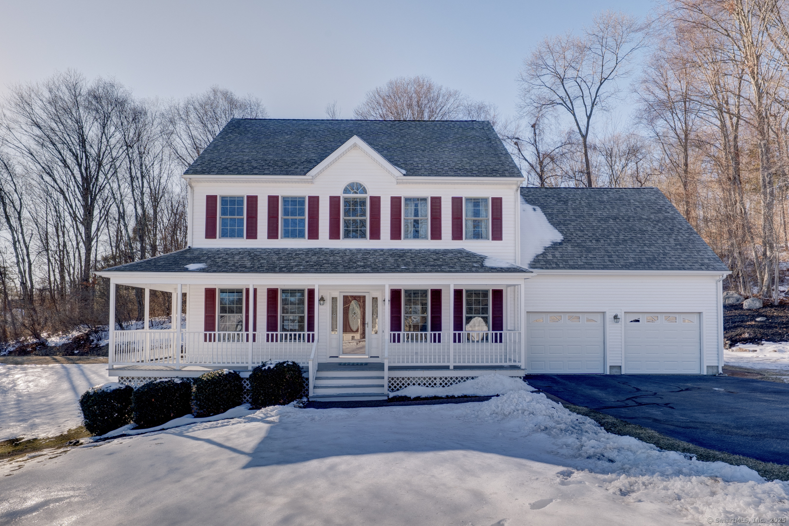 Comstock Trail, East Hampton, Connecticut - 3 Bedrooms  
3.5 Bathrooms  
6 Rooms - 