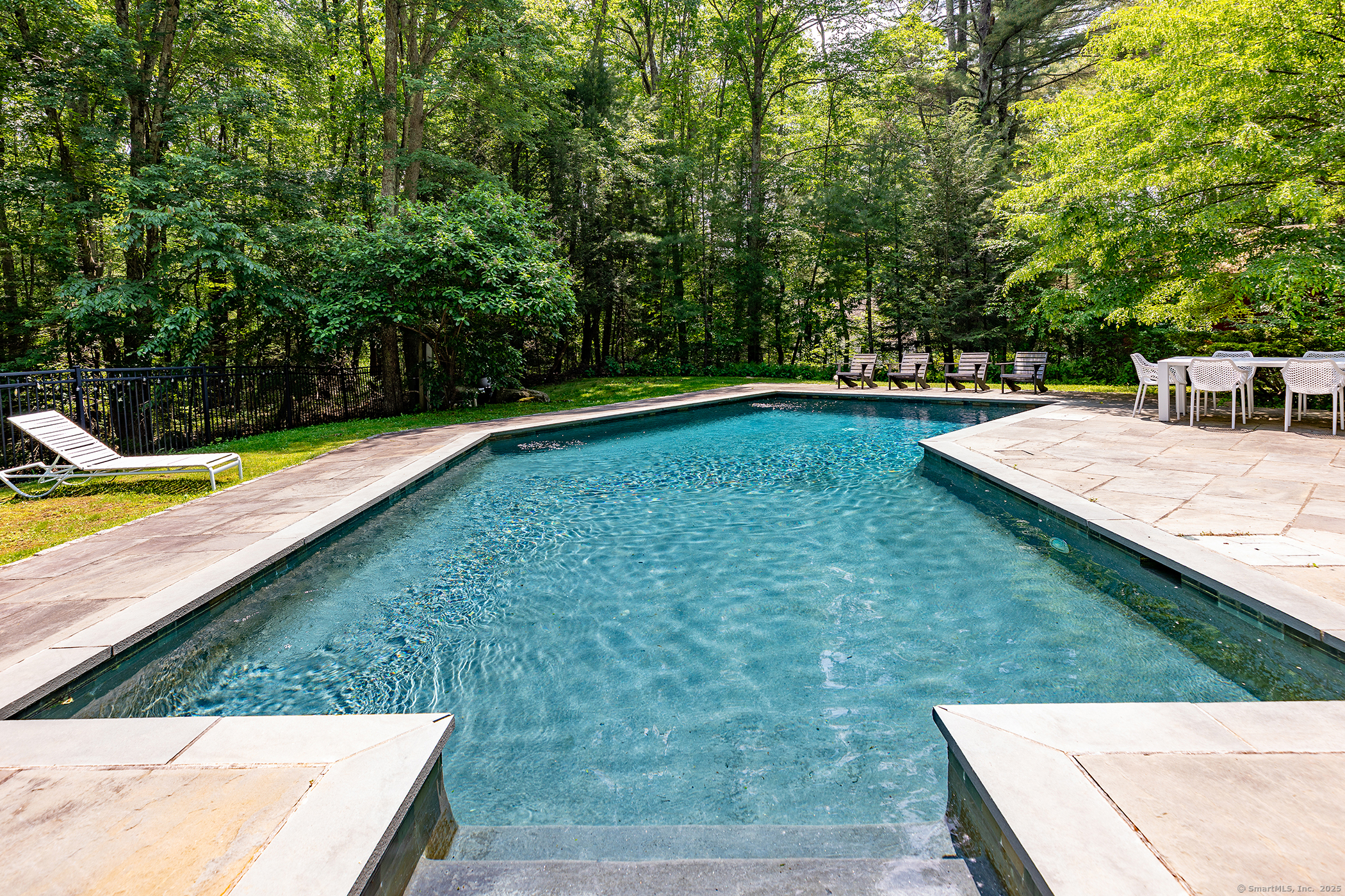 33 Sentry Hill Road