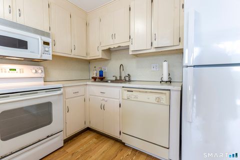 Tiny photo for 71 White Oak Avenue #APT B6, Plainville, CT 06062 (MLS # 24157133)
