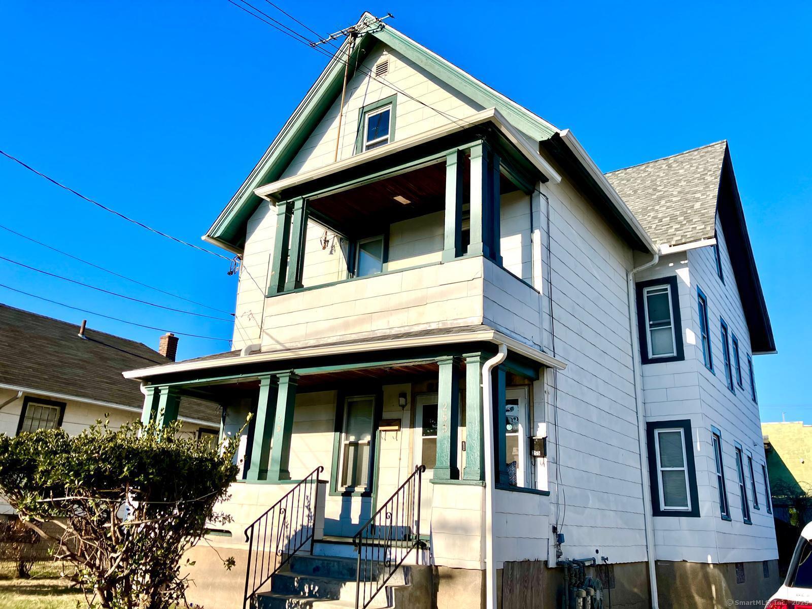 Adams Street, Bridgeport, Connecticut - 2 Bedrooms  
1 Bathrooms  
4 Rooms - 