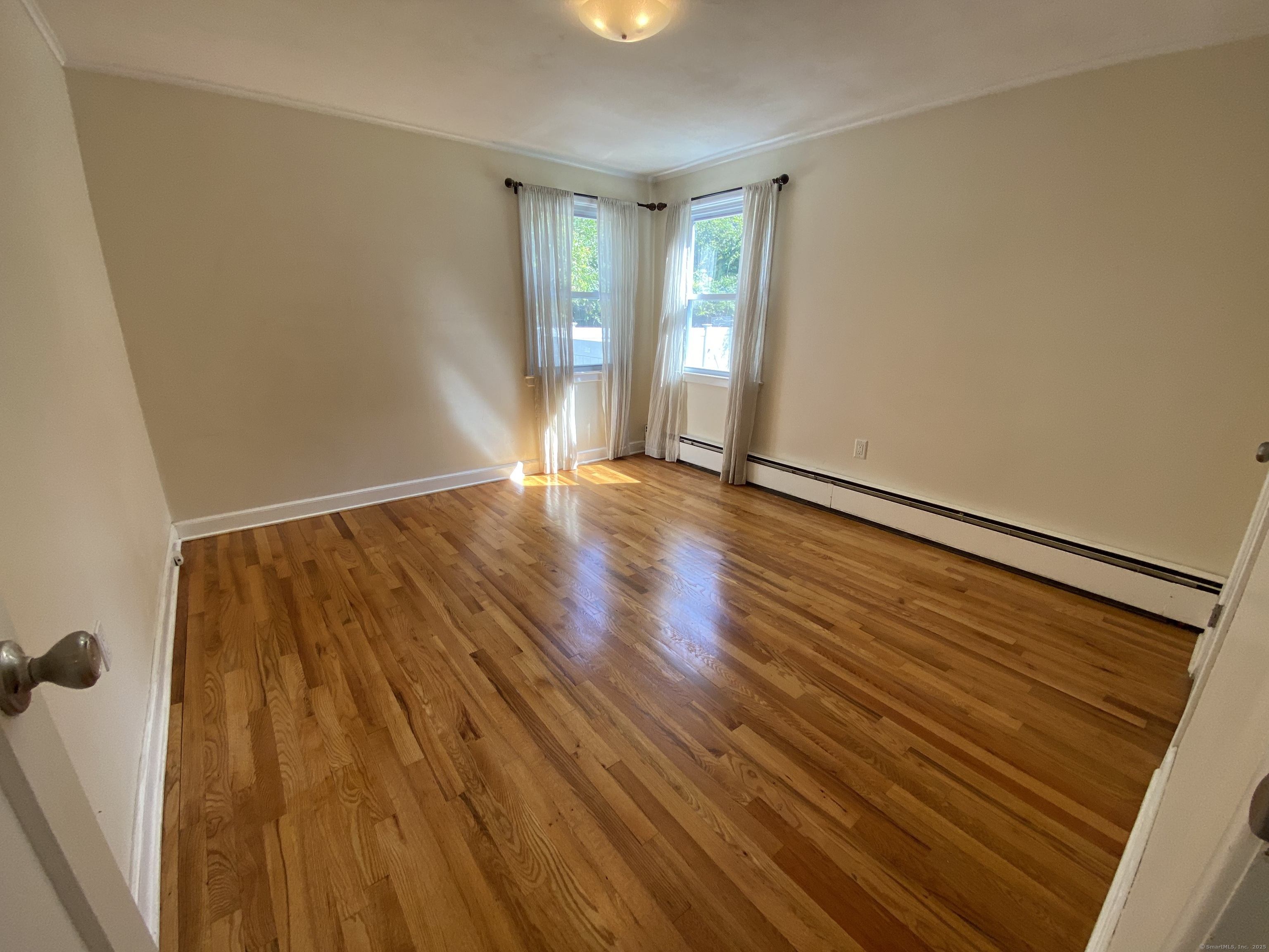 Middletown, Connecticut 06457, United States, 3 Bedrooms Bedrooms, ,1 BathroomBathrooms,Residential,Pending,214407