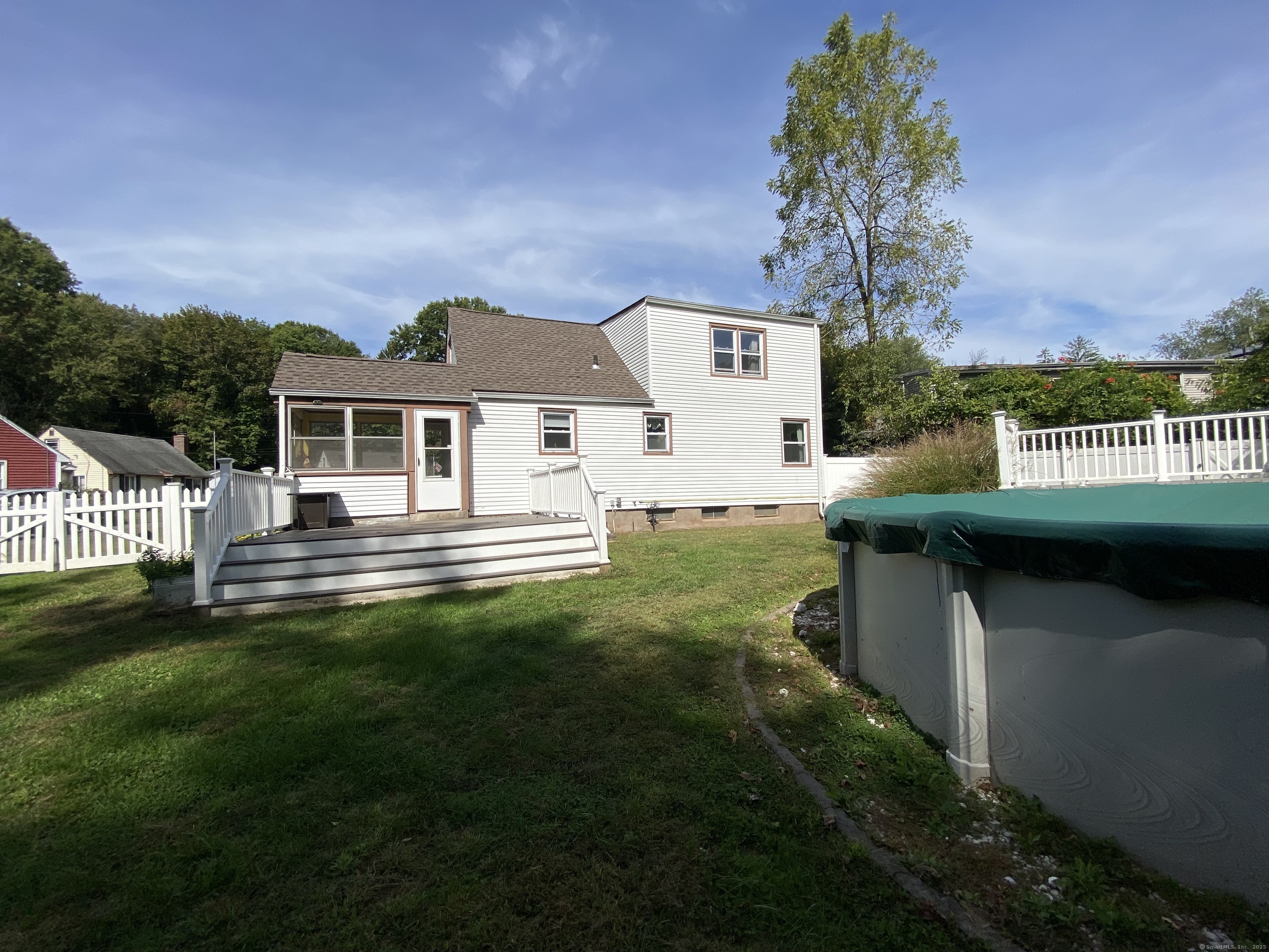 Middletown, Connecticut 06457, United States, 3 Bedrooms Bedrooms, ,1 BathroomBathrooms,Residential,Pending,214407