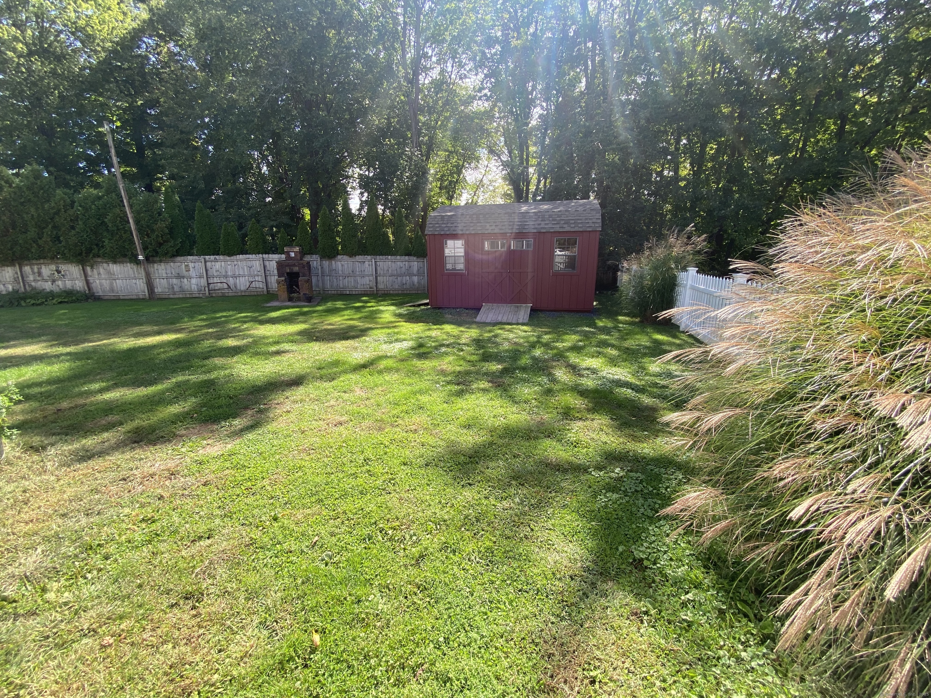 Middletown, Connecticut 06457, United States, 3 Bedrooms Bedrooms, ,1 BathroomBathrooms,Residential,Pending,214407