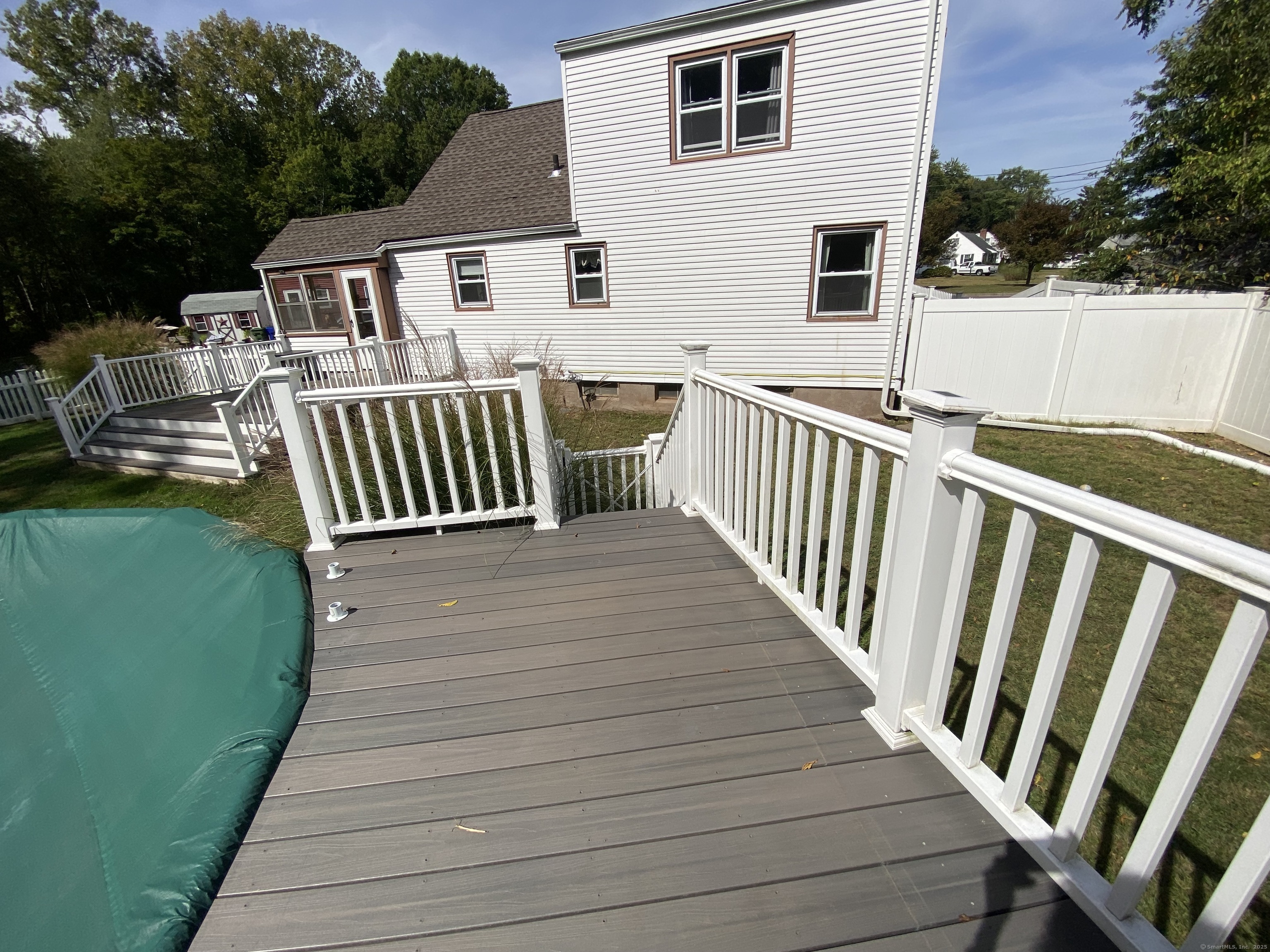 Middletown, Connecticut 06457, United States, 3 Bedrooms Bedrooms, ,1 BathroomBathrooms,Residential,Pending,214407