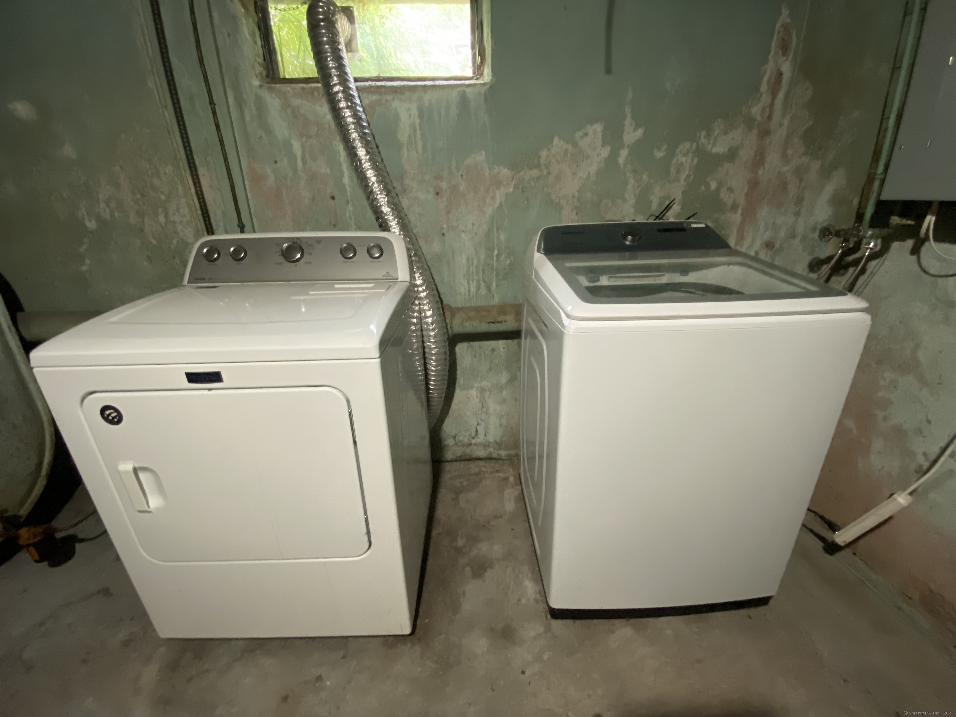 Middletown, Connecticut 06457, United States, 3 Bedrooms Bedrooms, ,1 BathroomBathrooms,Residential,Pending,214407