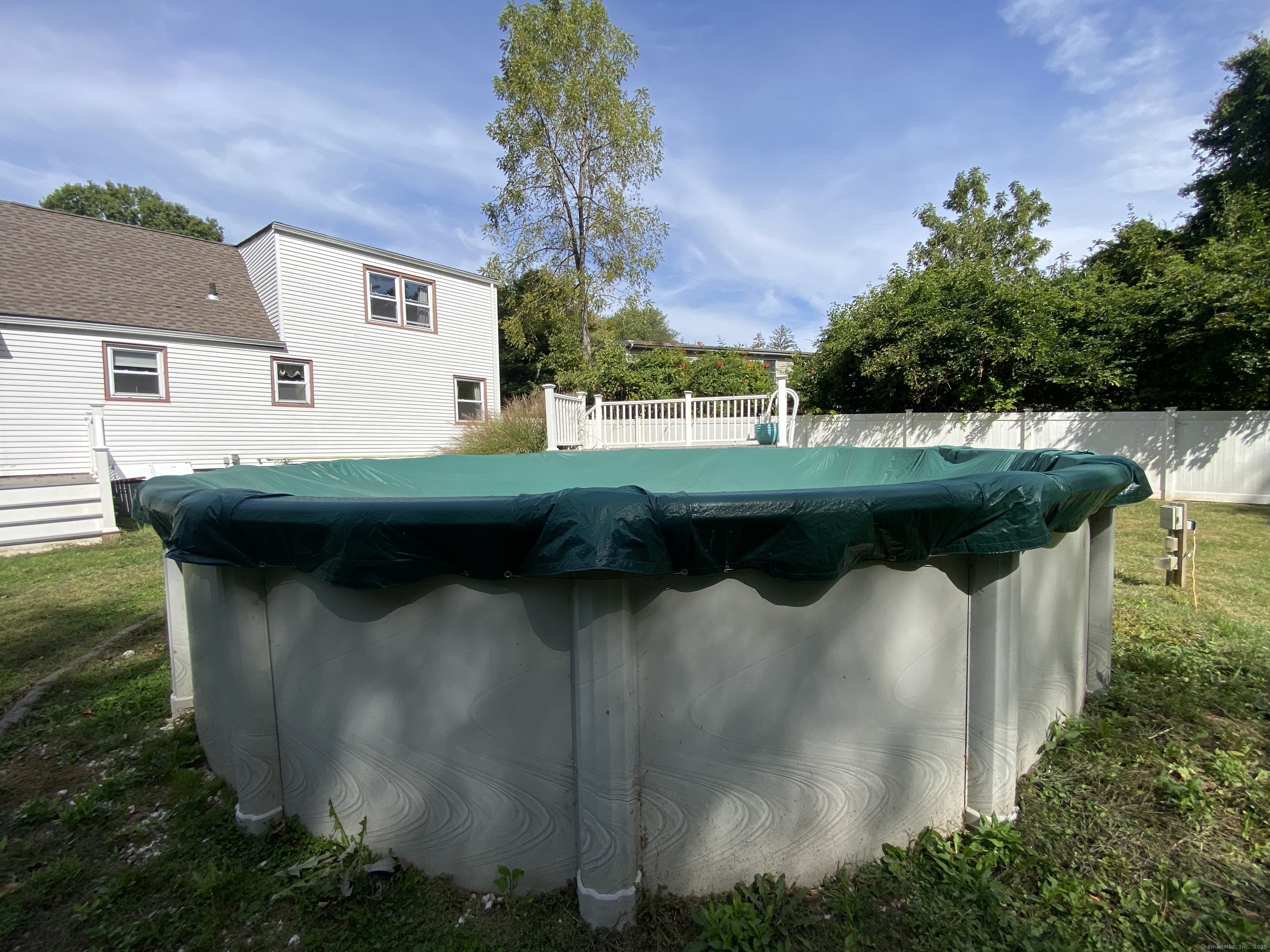 Middletown, Connecticut 06457, United States, 3 Bedrooms Bedrooms, ,1 BathroomBathrooms,Residential,Pending,214407