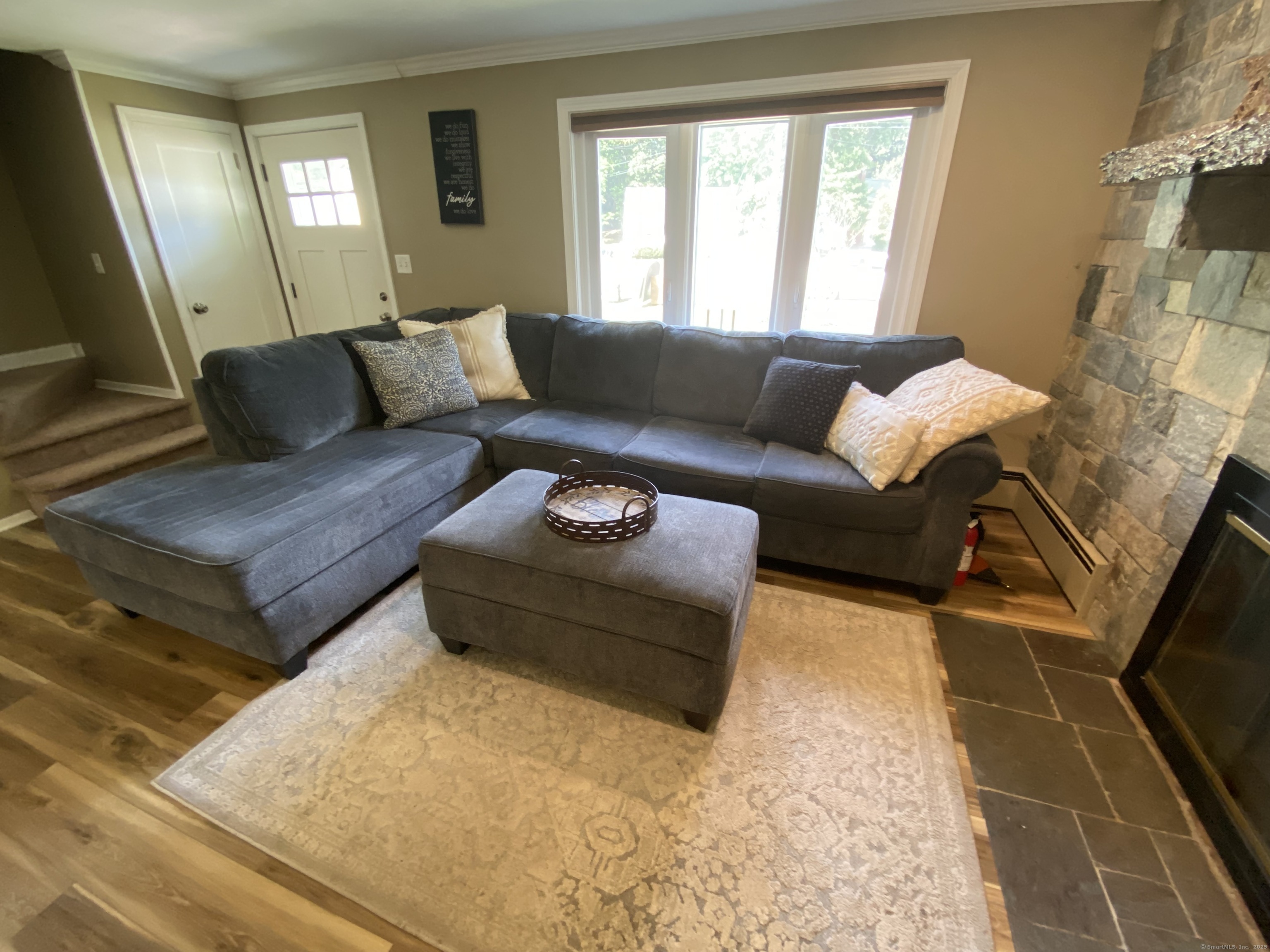 Middletown, Connecticut 06457, United States, 3 Bedrooms Bedrooms, ,1 BathroomBathrooms,Residential,Pending,214407