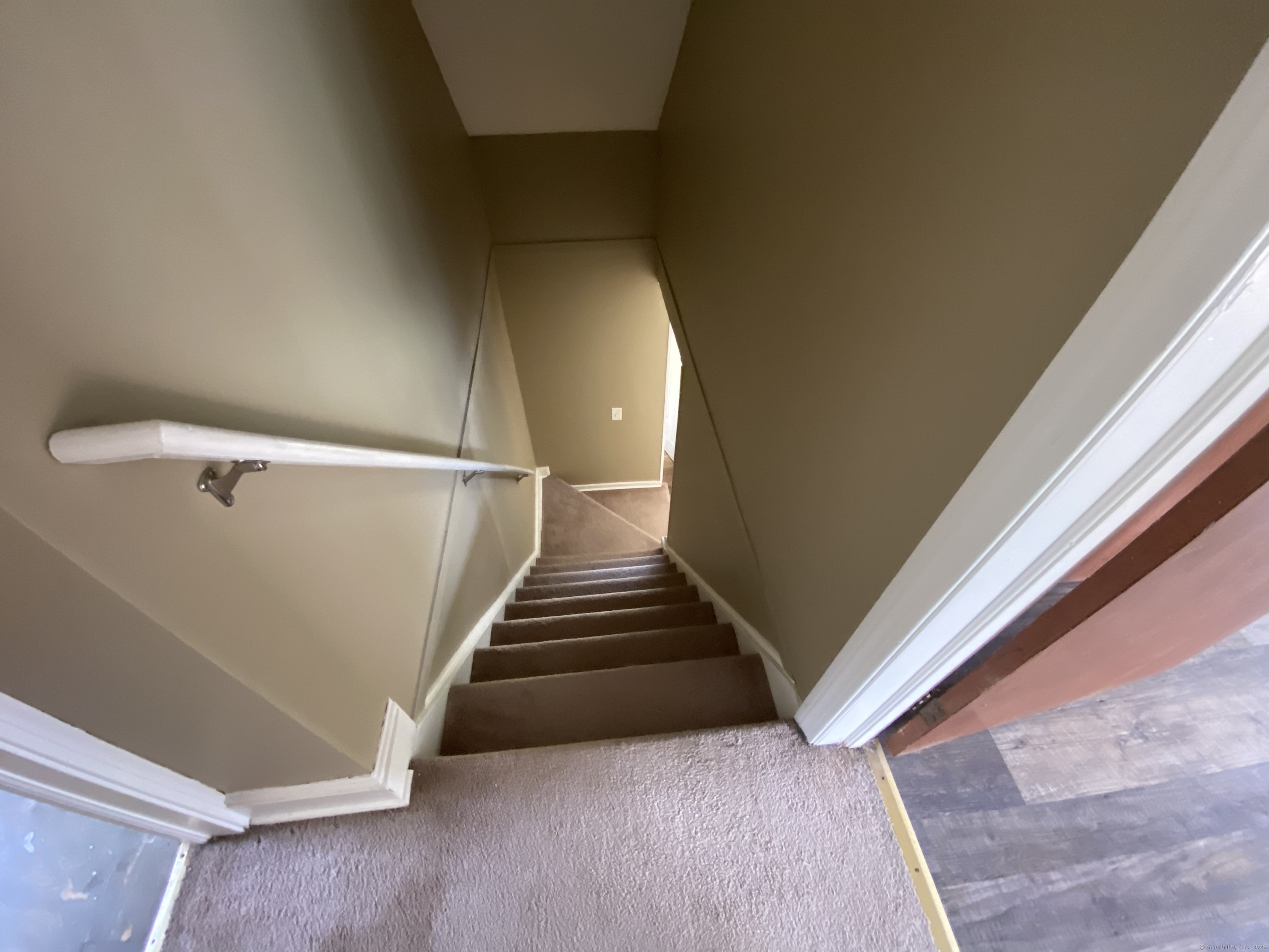 Middletown, Connecticut 06457, United States, 3 Bedrooms Bedrooms, ,1 BathroomBathrooms,Residential,Pending,214407