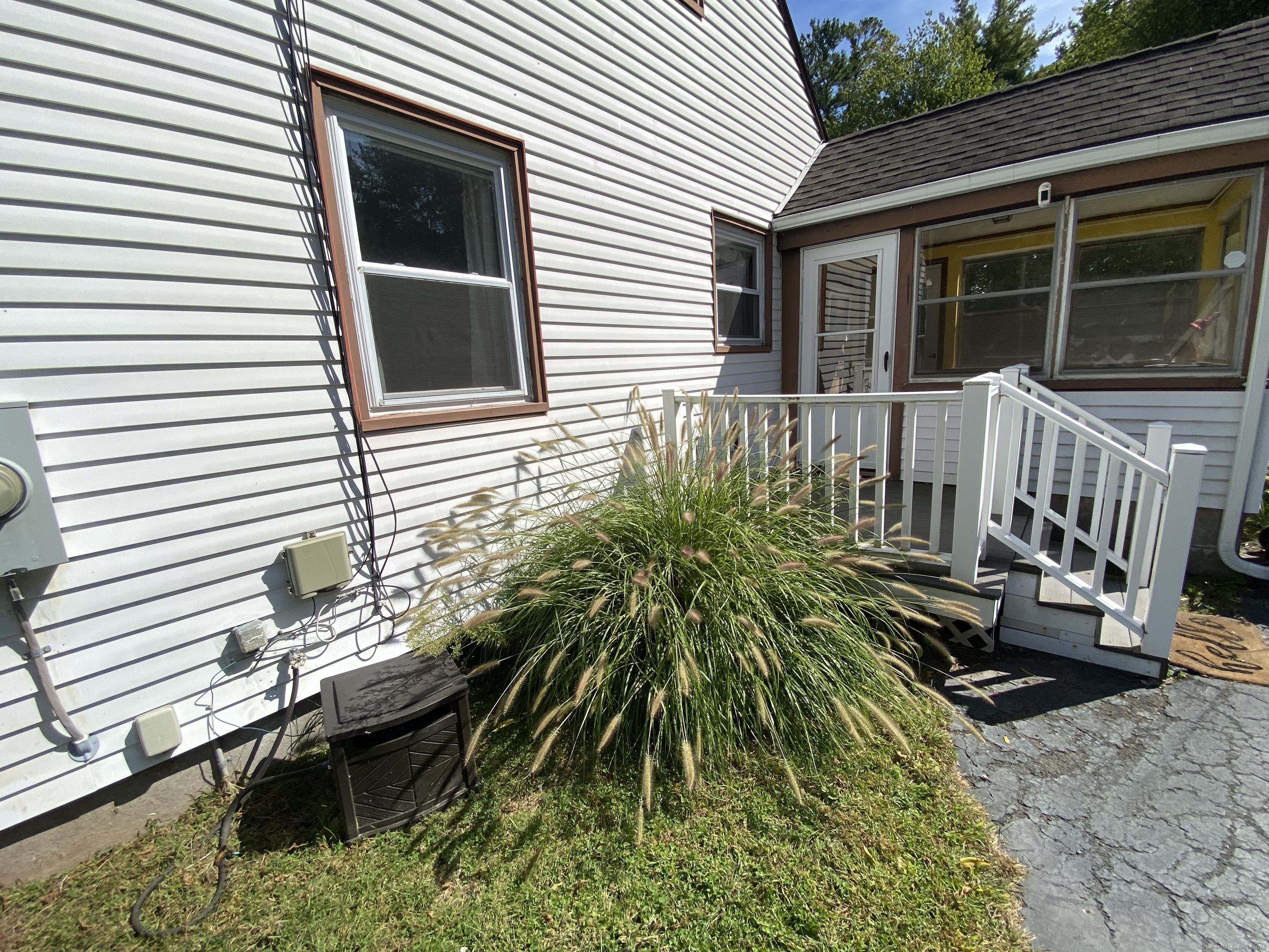 Middletown, Connecticut 06457, United States, 3 Bedrooms Bedrooms, ,1 BathroomBathrooms,Residential,Pending,214407