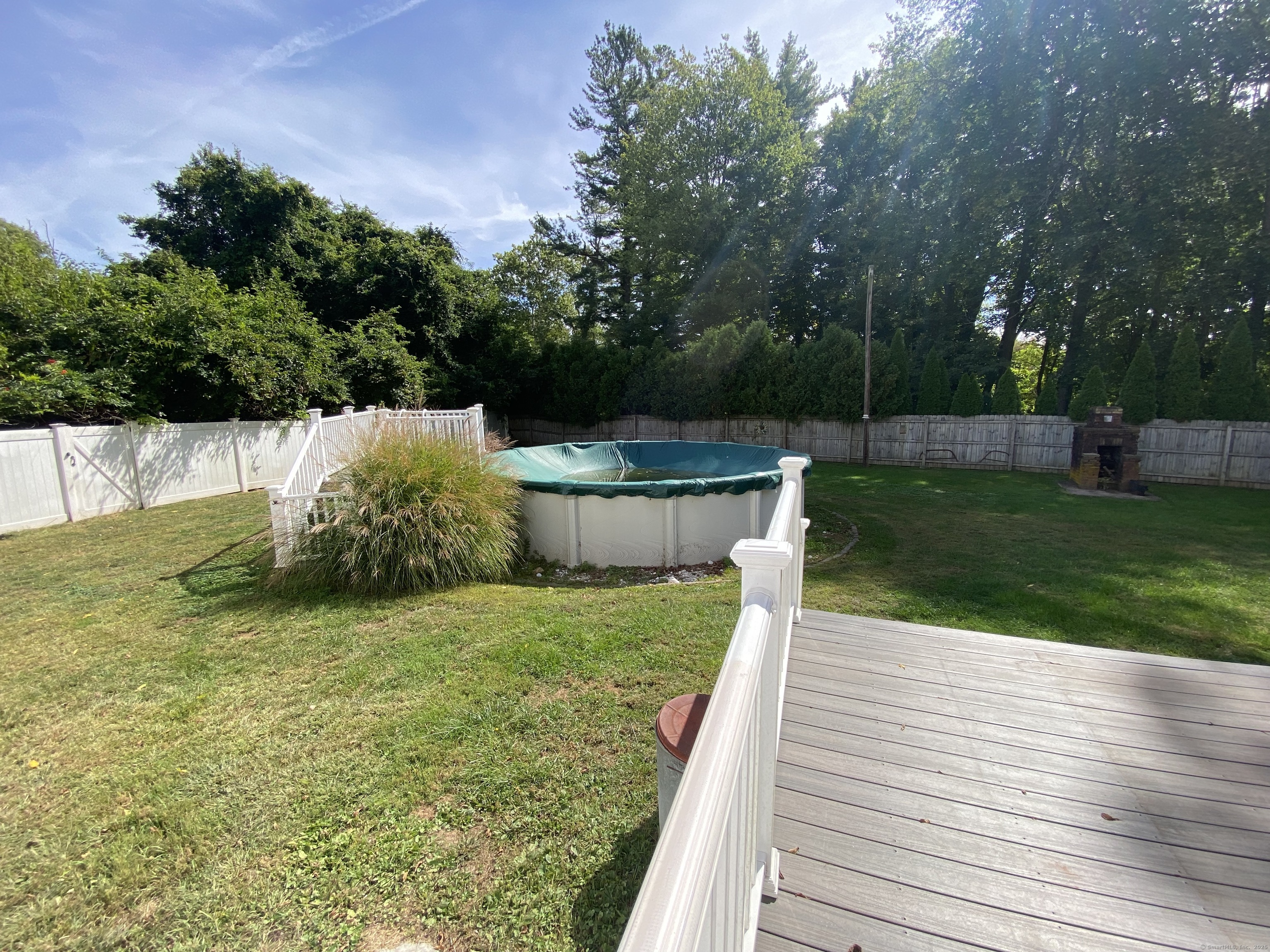 Middletown, Connecticut 06457, United States, 3 Bedrooms Bedrooms, ,1 BathroomBathrooms,Residential,Pending,214407