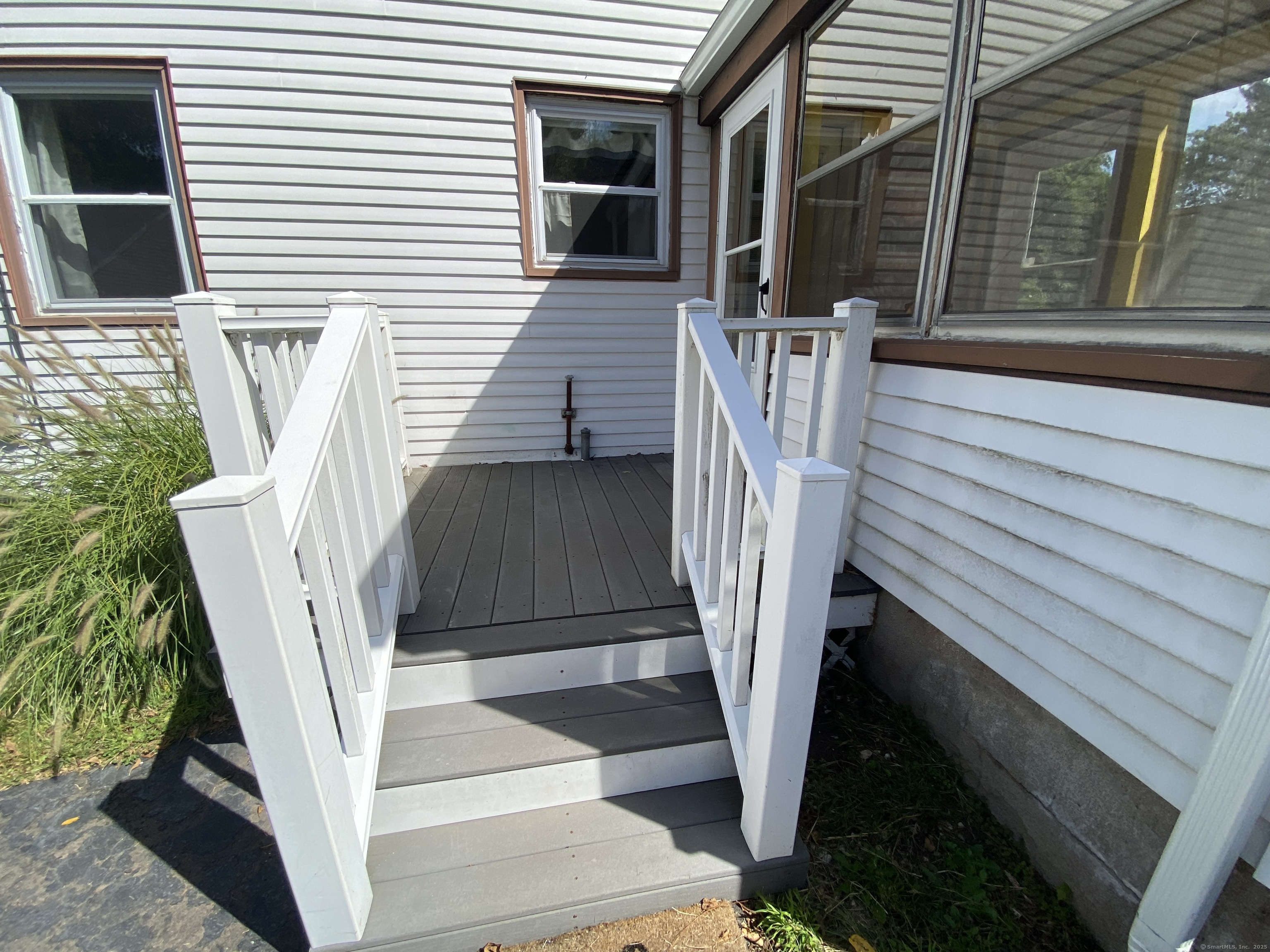 Middletown, Connecticut 06457, United States, 3 Bedrooms Bedrooms, ,1 BathroomBathrooms,Residential,Pending,214407