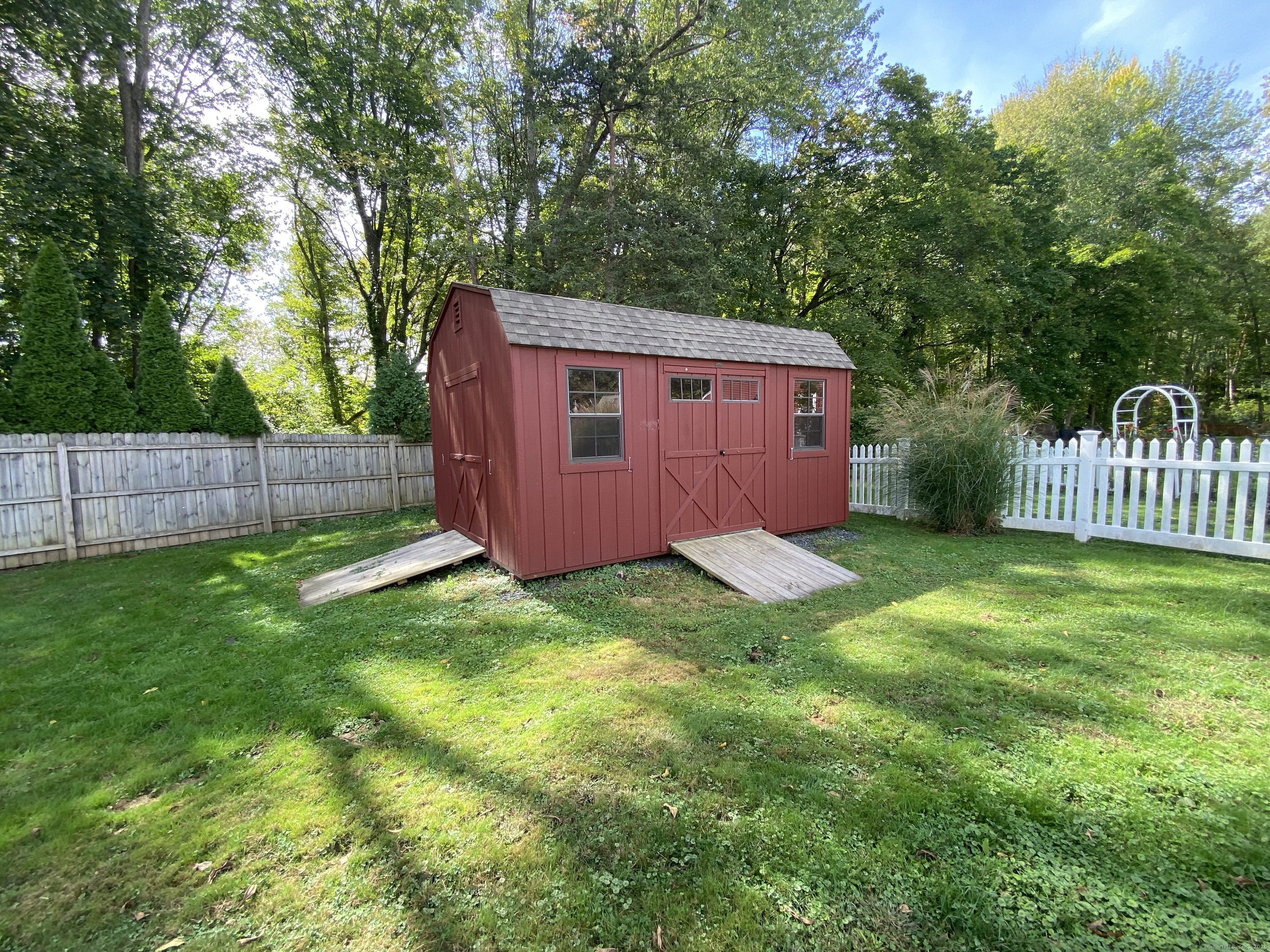 Middletown, Connecticut 06457, United States, 3 Bedrooms Bedrooms, ,1 BathroomBathrooms,Residential,Pending,214407