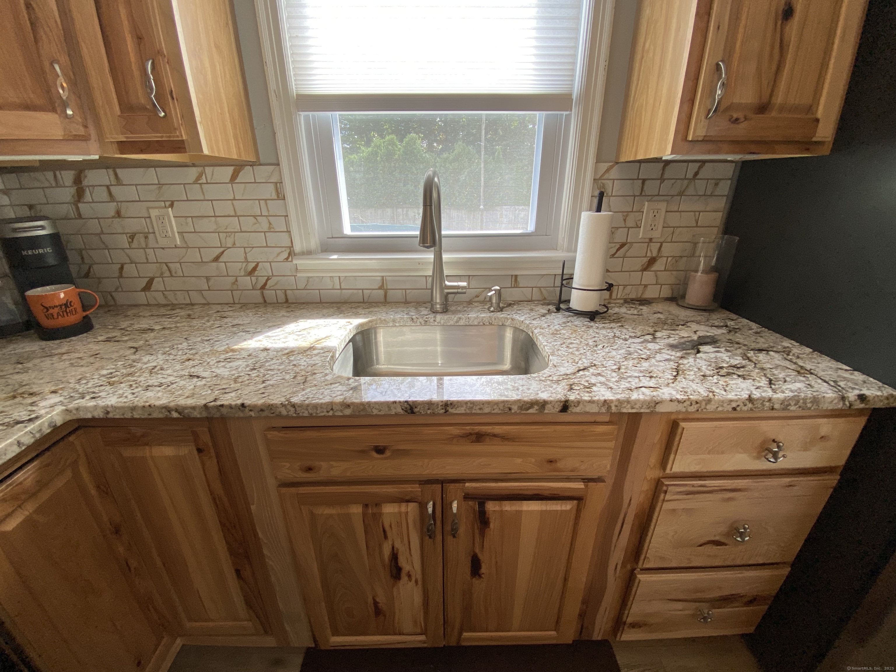 Middletown, Connecticut 06457, United States, 3 Bedrooms Bedrooms, ,1 BathroomBathrooms,Residential,Pending,214407