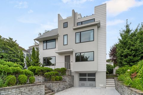 Photo of 200 Hillspoint Road, Westport, CT 06880 (MLS # 24153438)