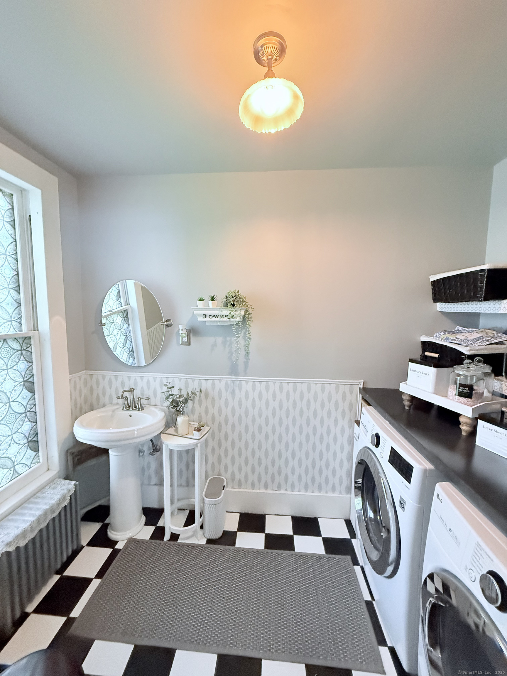 South Windsor, Connecticut 06074, United States, 5 Bedrooms Bedrooms, ,3 BathroomsBathrooms,Residential,Active,184565