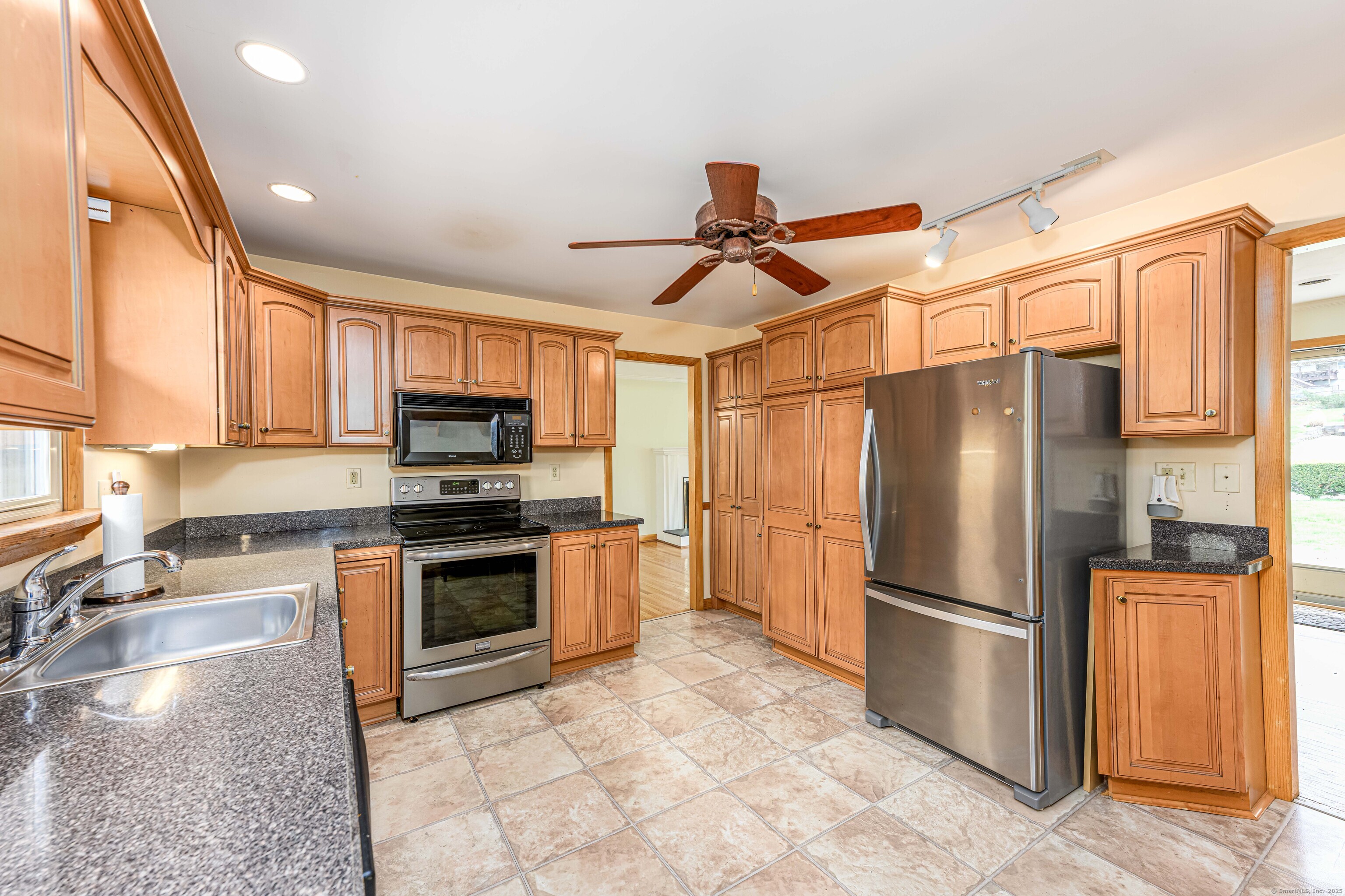19 Applewood Drive, Meriden, Connecticut image 12