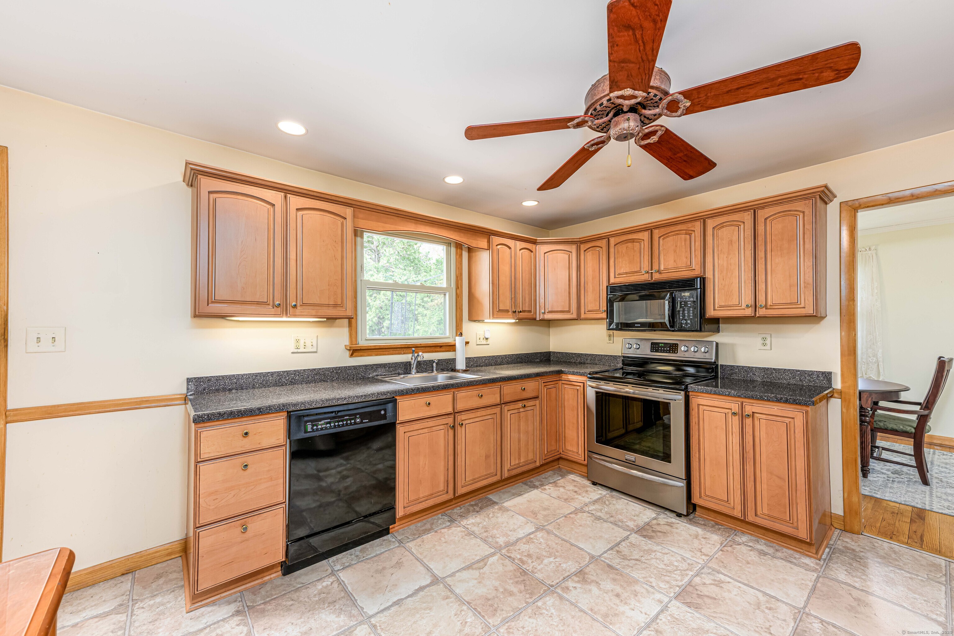19 Applewood Drive, Meriden, Connecticut image 13