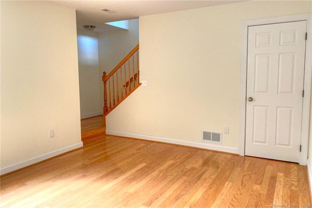 Waterford, Connecticut 06375, United States, 2 Bedrooms Bedrooms, ,3 BathroomsBathrooms,Residential,Active,139873