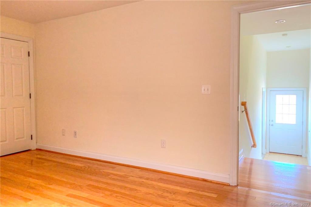 Waterford, Connecticut 06375, United States, 2 Bedrooms Bedrooms, ,3 BathroomsBathrooms,Residential,Active,139873