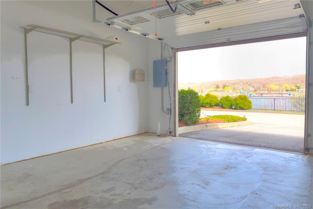 Waterford, Connecticut 06375, United States, 2 Bedrooms Bedrooms, ,3 BathroomsBathrooms,Residential,Active,139873