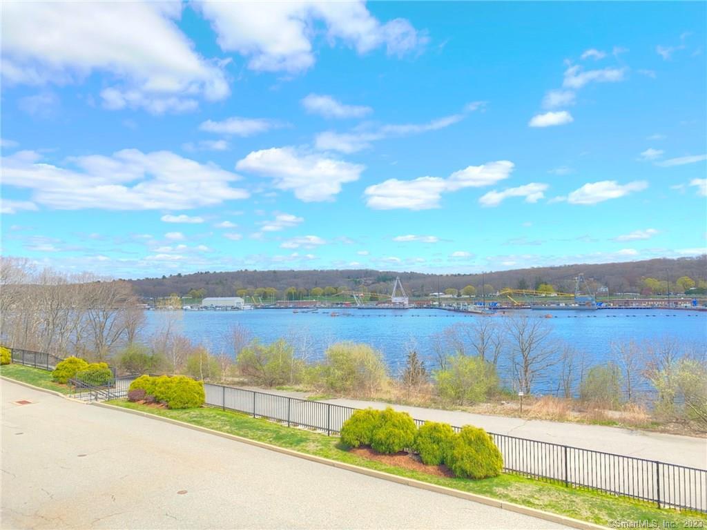 Waterford, Connecticut 06375, United States, 2 Bedrooms Bedrooms, ,3 BathroomsBathrooms,Residential,Active,139873