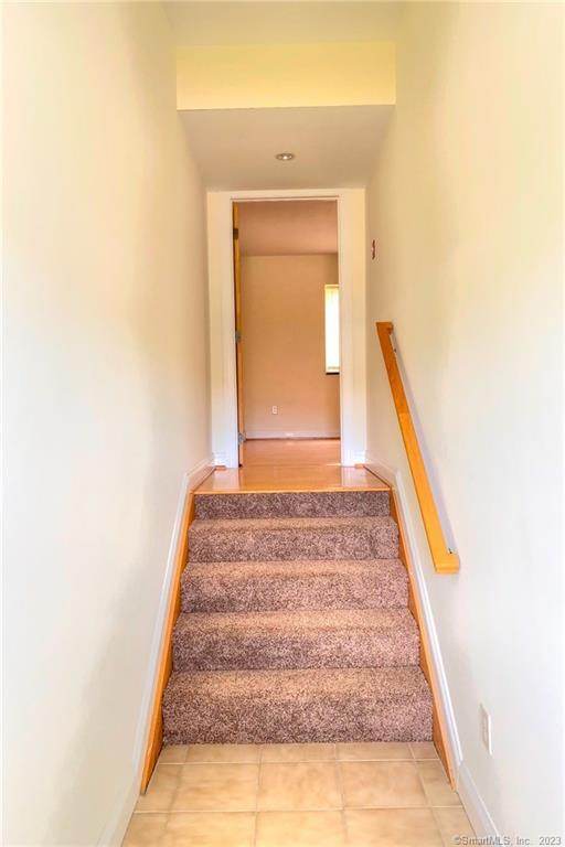 Waterford, Connecticut 06375, United States, 2 Bedrooms Bedrooms, ,3 BathroomsBathrooms,Residential,Active,139873