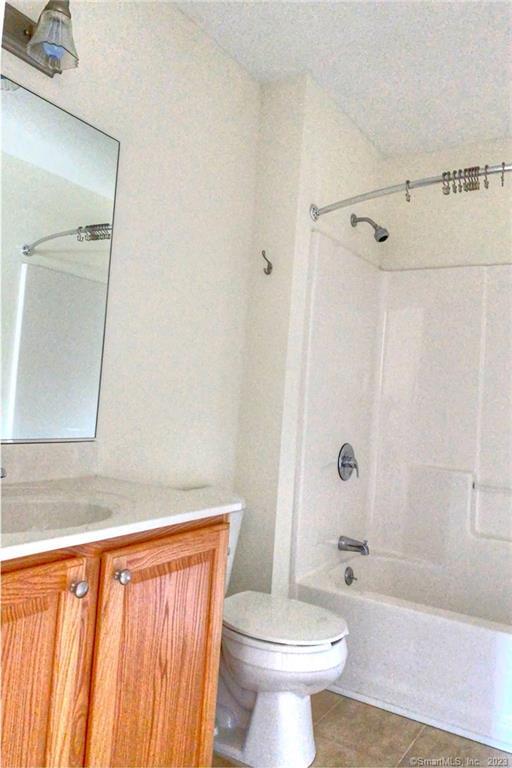 Waterford, Connecticut 06375, United States, 2 Bedrooms Bedrooms, ,3 BathroomsBathrooms,Residential,Active,139873