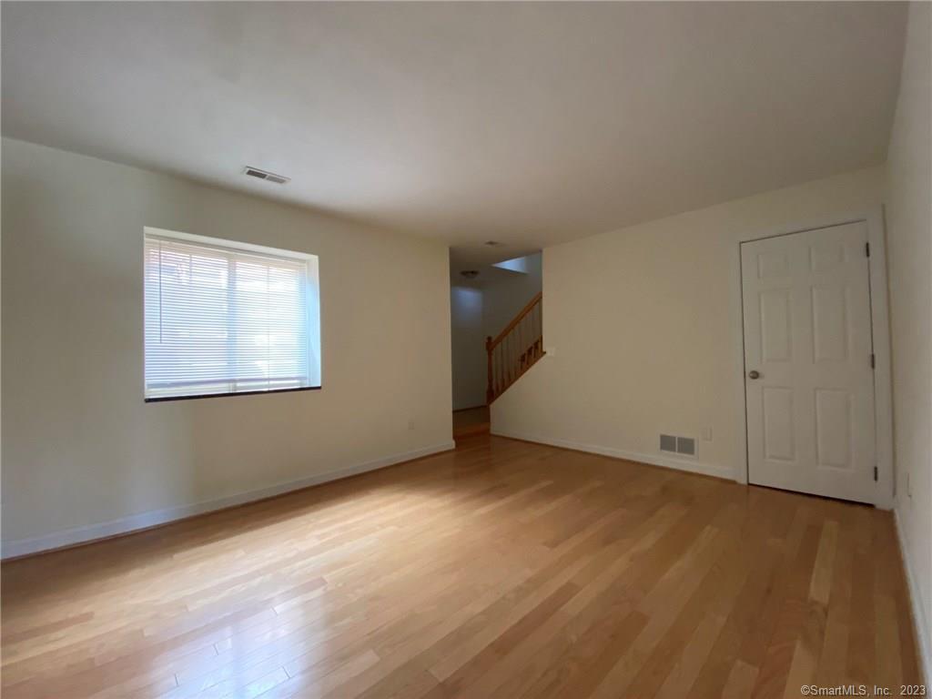 Waterford, Connecticut 06375, United States, 2 Bedrooms Bedrooms, ,3 BathroomsBathrooms,Residential,Active,139873