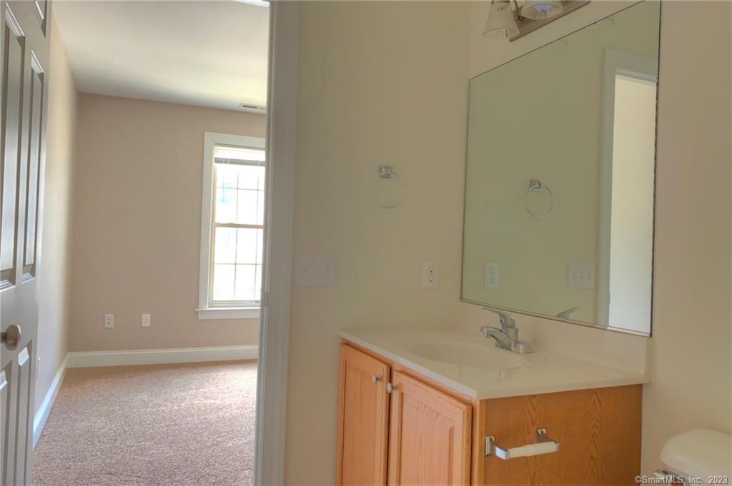 Waterford, Connecticut 06375, United States, 2 Bedrooms Bedrooms, ,3 BathroomsBathrooms,Residential,Active,139873