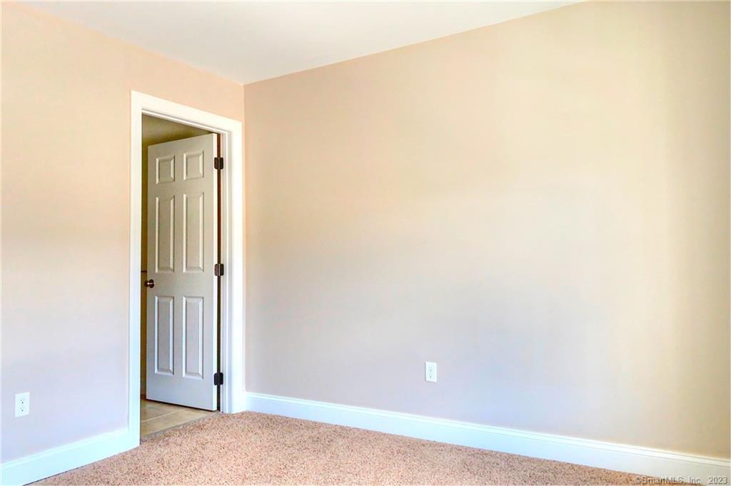 Waterford, Connecticut 06375, United States, 2 Bedrooms Bedrooms, ,3 BathroomsBathrooms,Residential,Active,139873