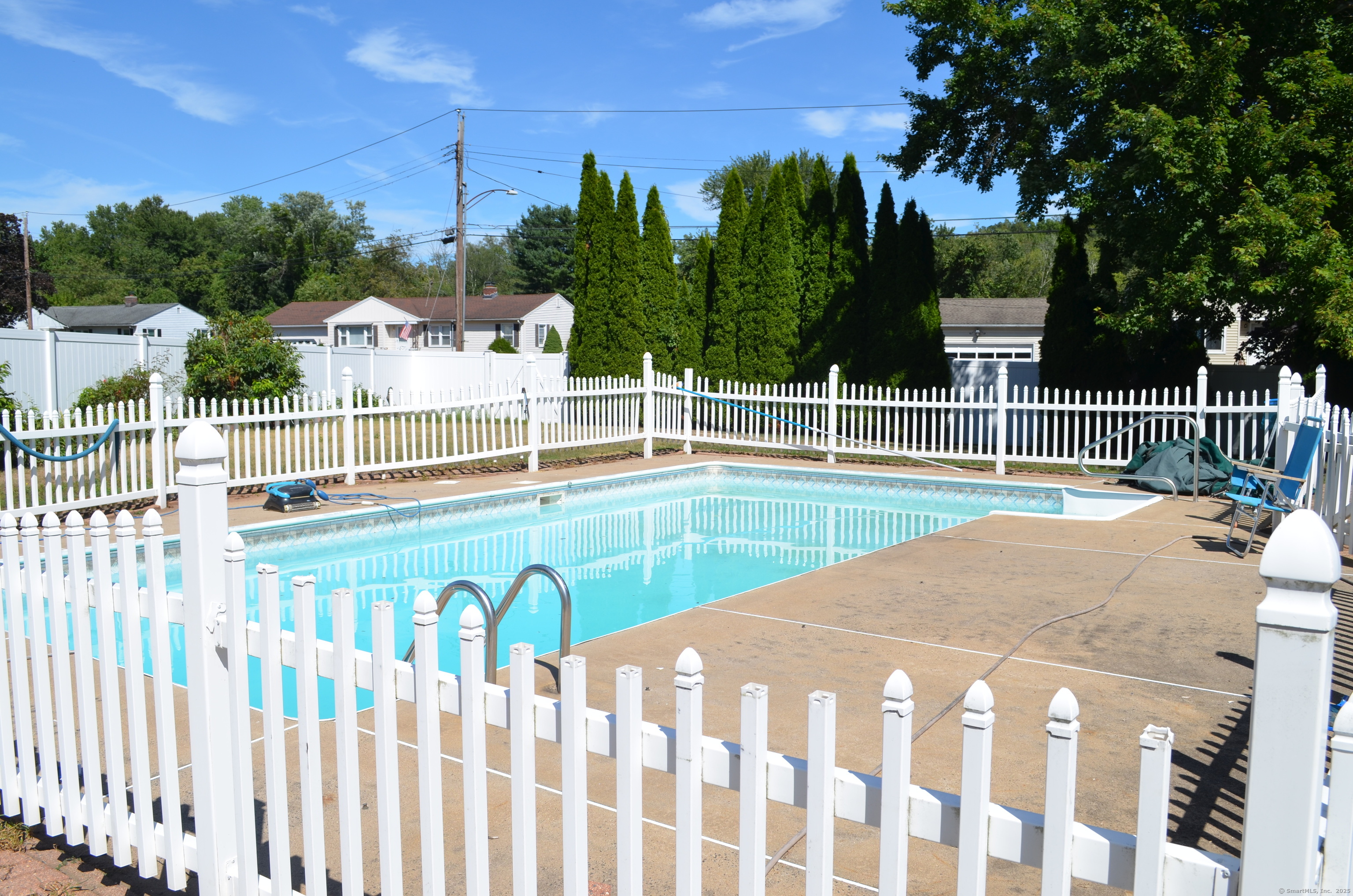 North Haven, Connecticut 06473, United States, 3 Bedrooms Bedrooms, ,2 BathroomsBathrooms,Residential,Pending,203936