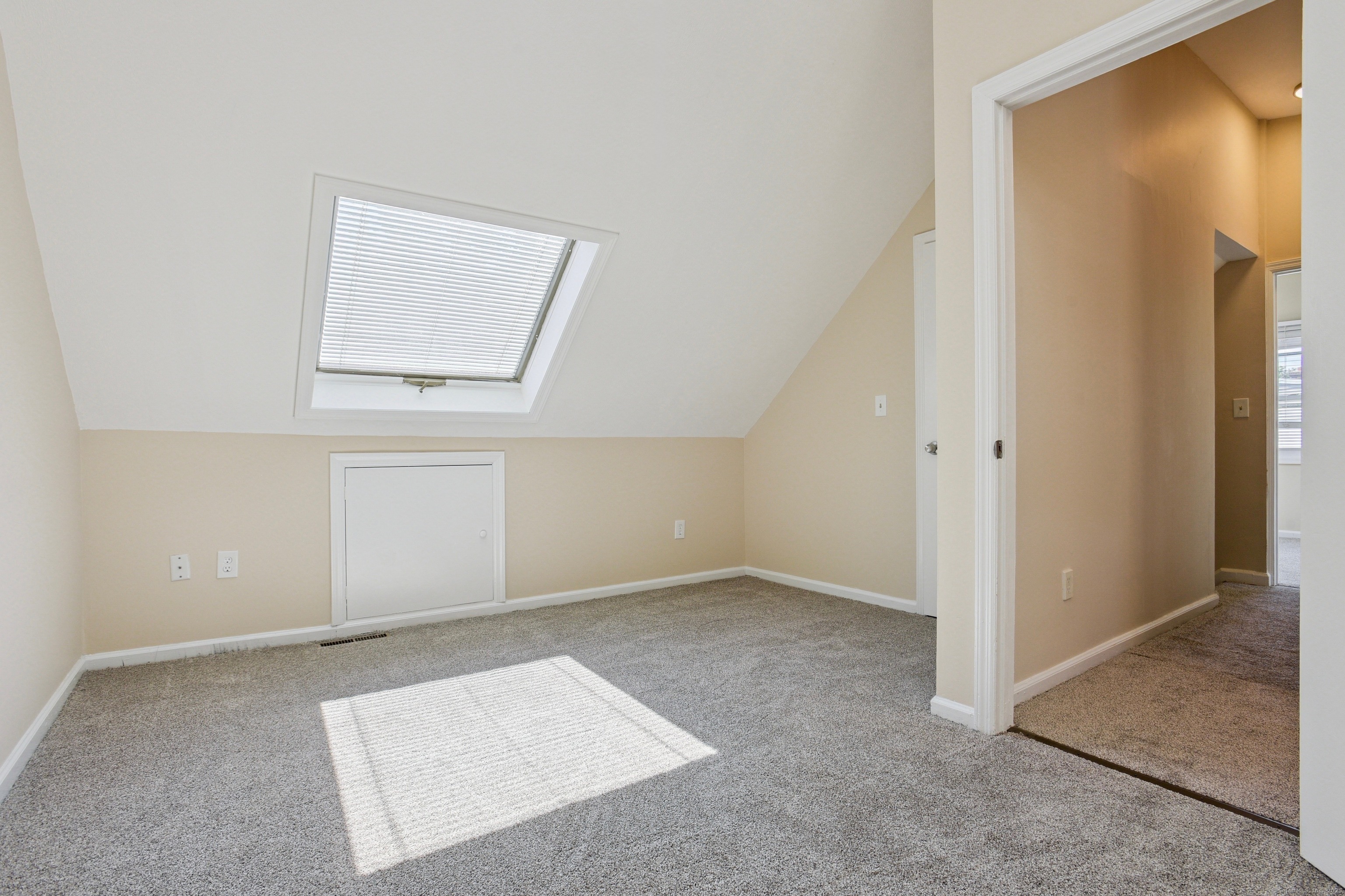 North Haven, Connecticut 06473, United States, 3 Bedrooms Bedrooms, ,2 BathroomsBathrooms,Residential,Pending,203936