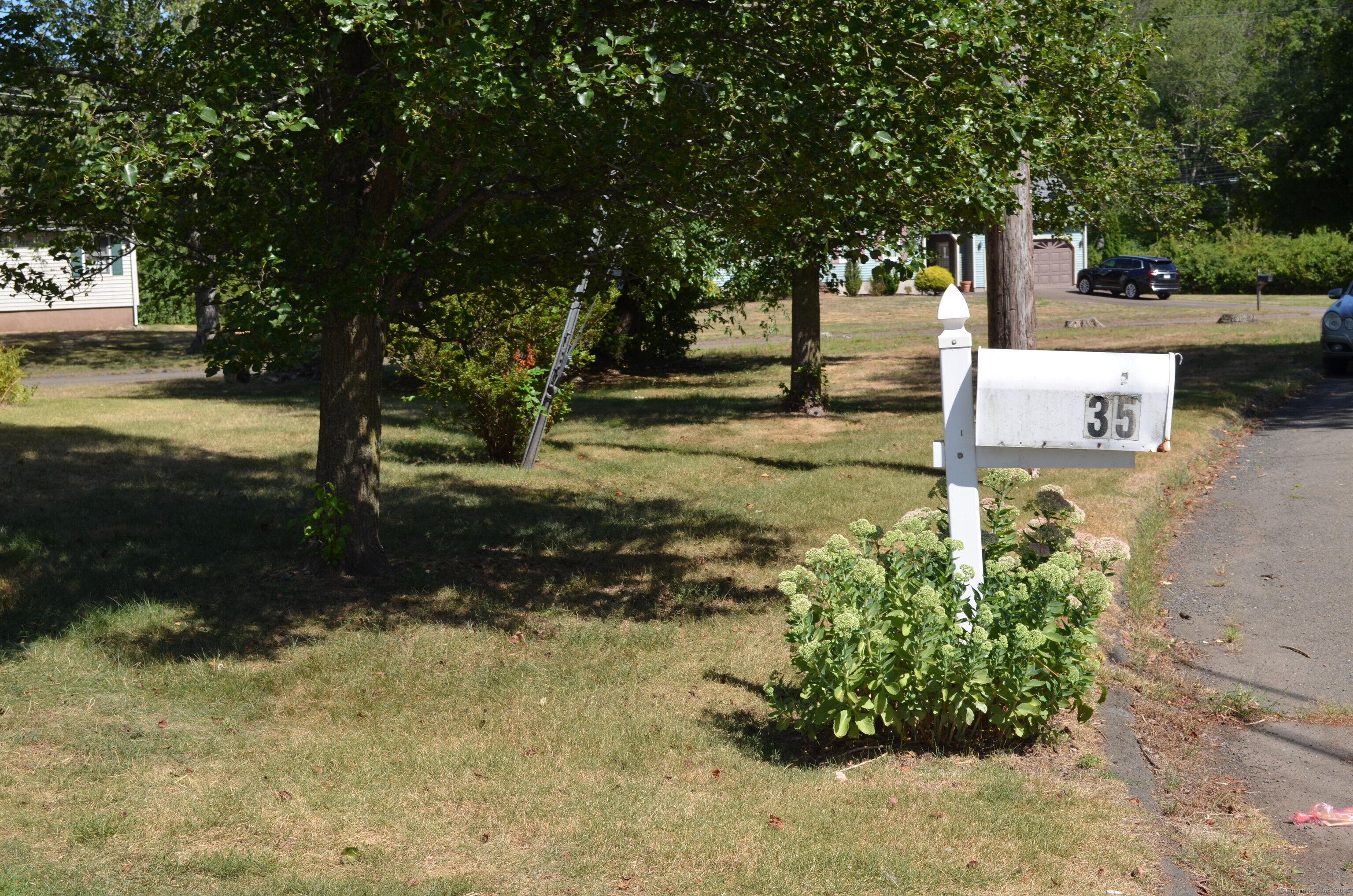 North Haven, Connecticut 06473, United States, 3 Bedrooms Bedrooms, ,2 BathroomsBathrooms,Residential,Pending,203936