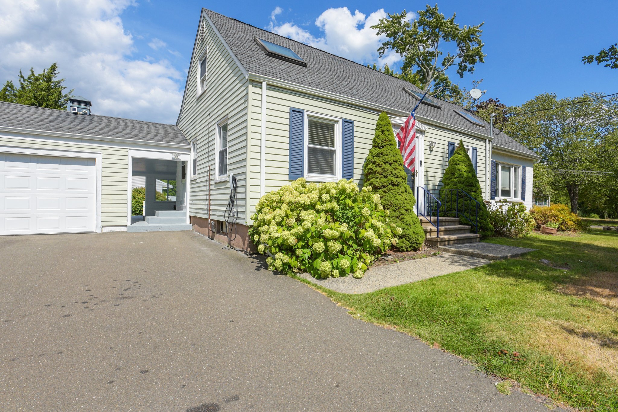 North Haven, Connecticut 06473, United States, 3 Bedrooms Bedrooms, ,2 BathroomsBathrooms,Residential,Pending,203936