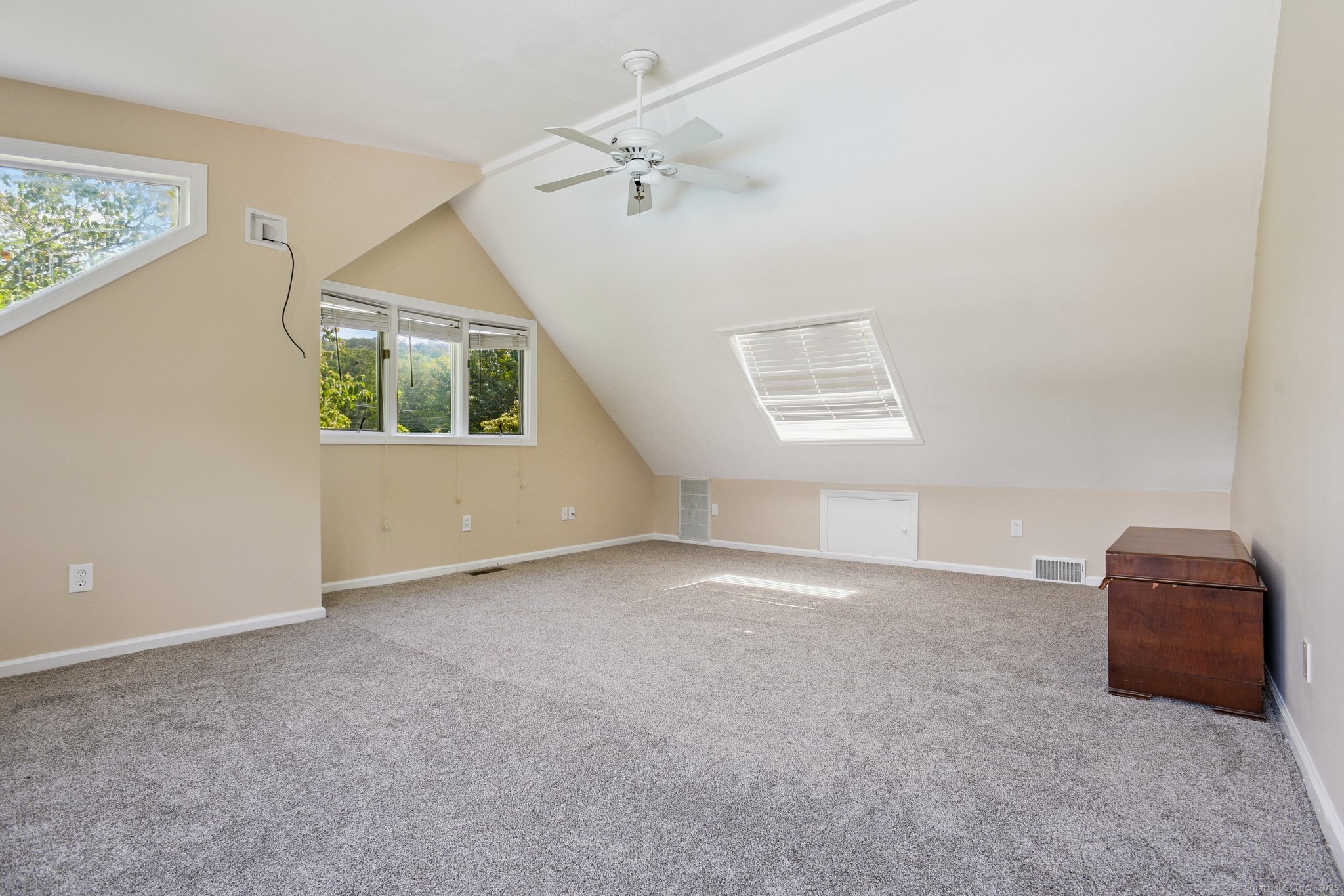 North Haven, Connecticut 06473, United States, 3 Bedrooms Bedrooms, ,2 BathroomsBathrooms,Residential,Pending,203936