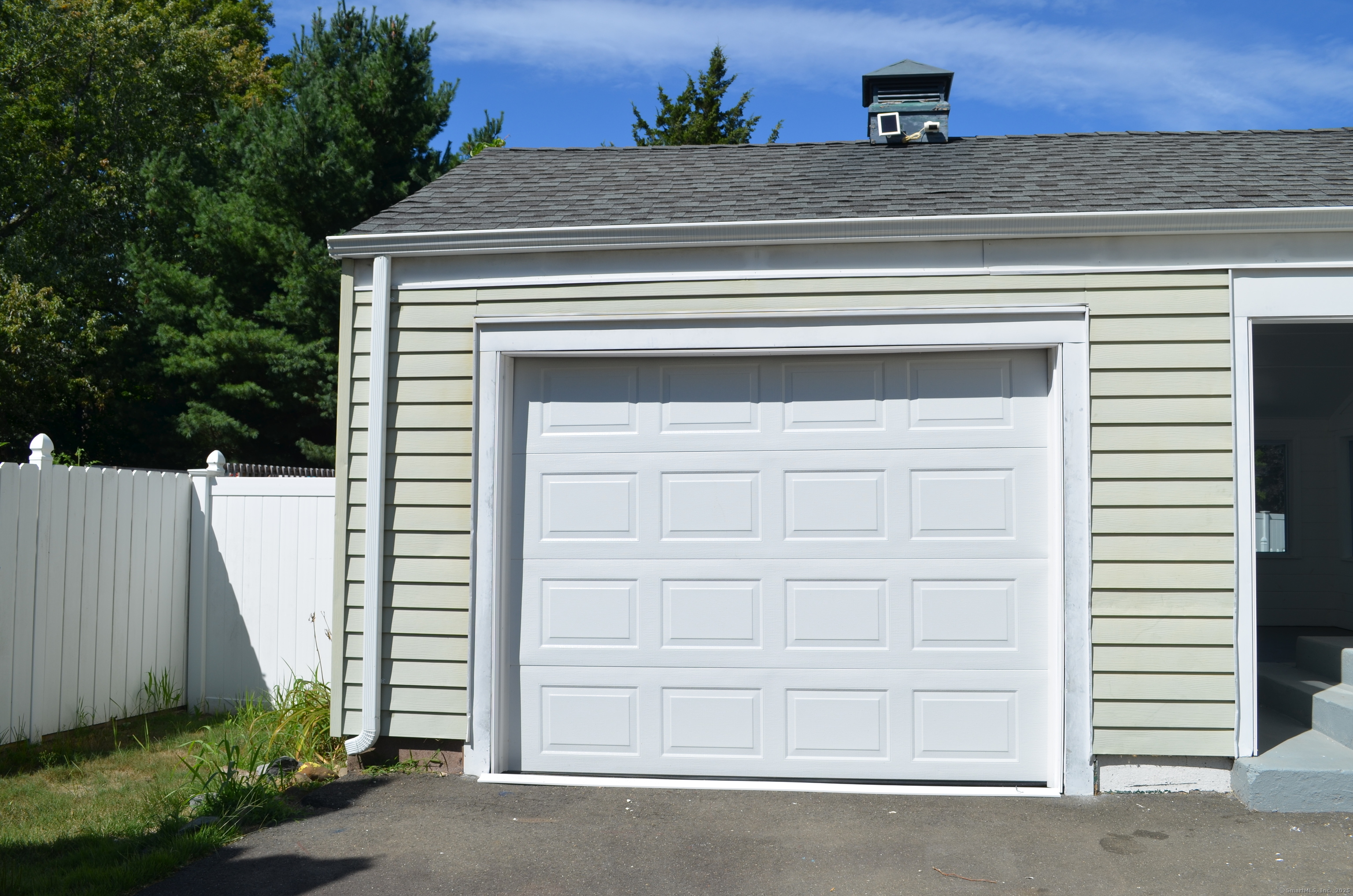 North Haven, Connecticut 06473, United States, 3 Bedrooms Bedrooms, ,2 BathroomsBathrooms,Residential,Pending,203936