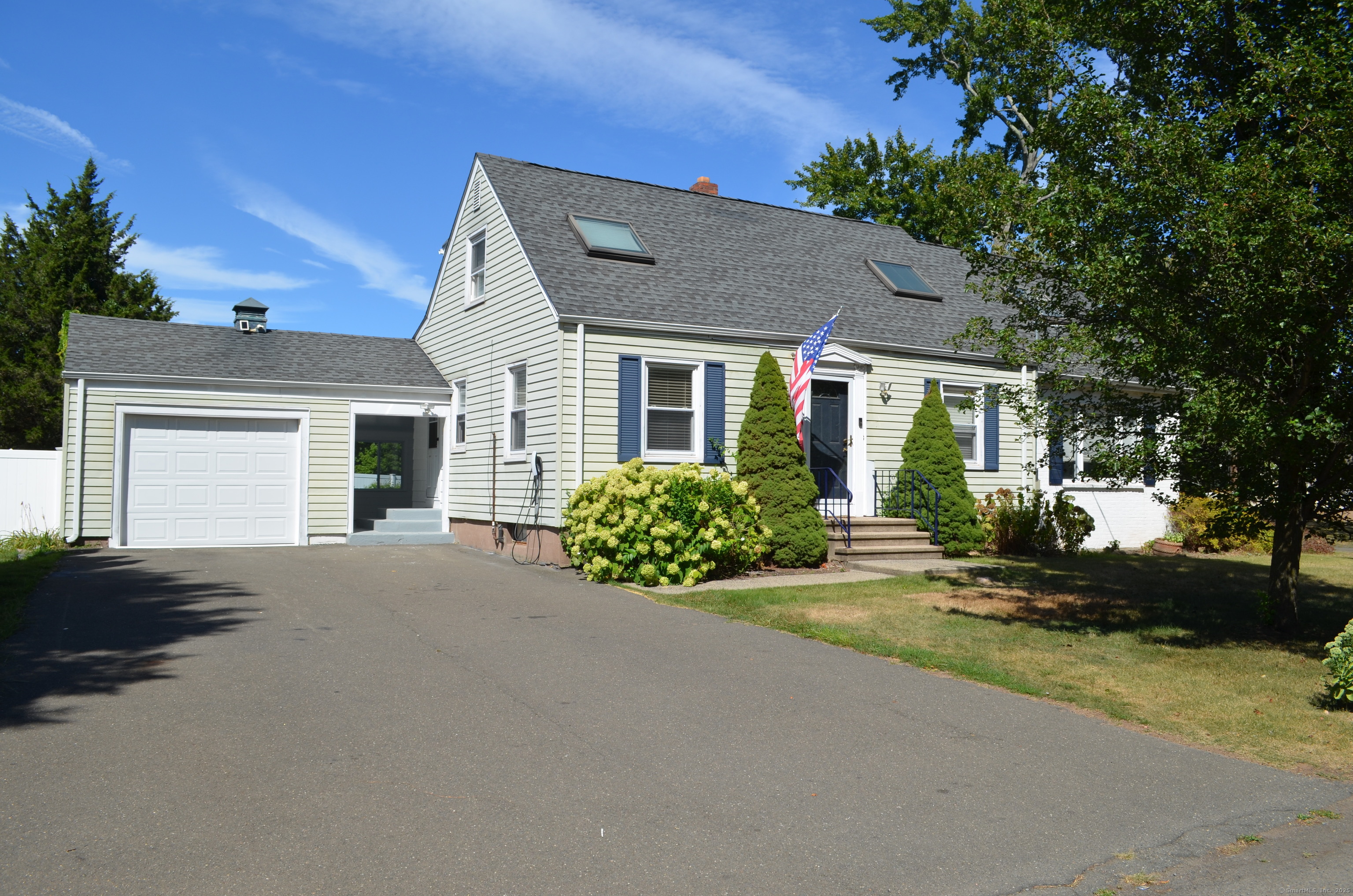 North Haven, Connecticut 06473, United States, 3 Bedrooms Bedrooms, ,2 BathroomsBathrooms,Residential,Pending,203936