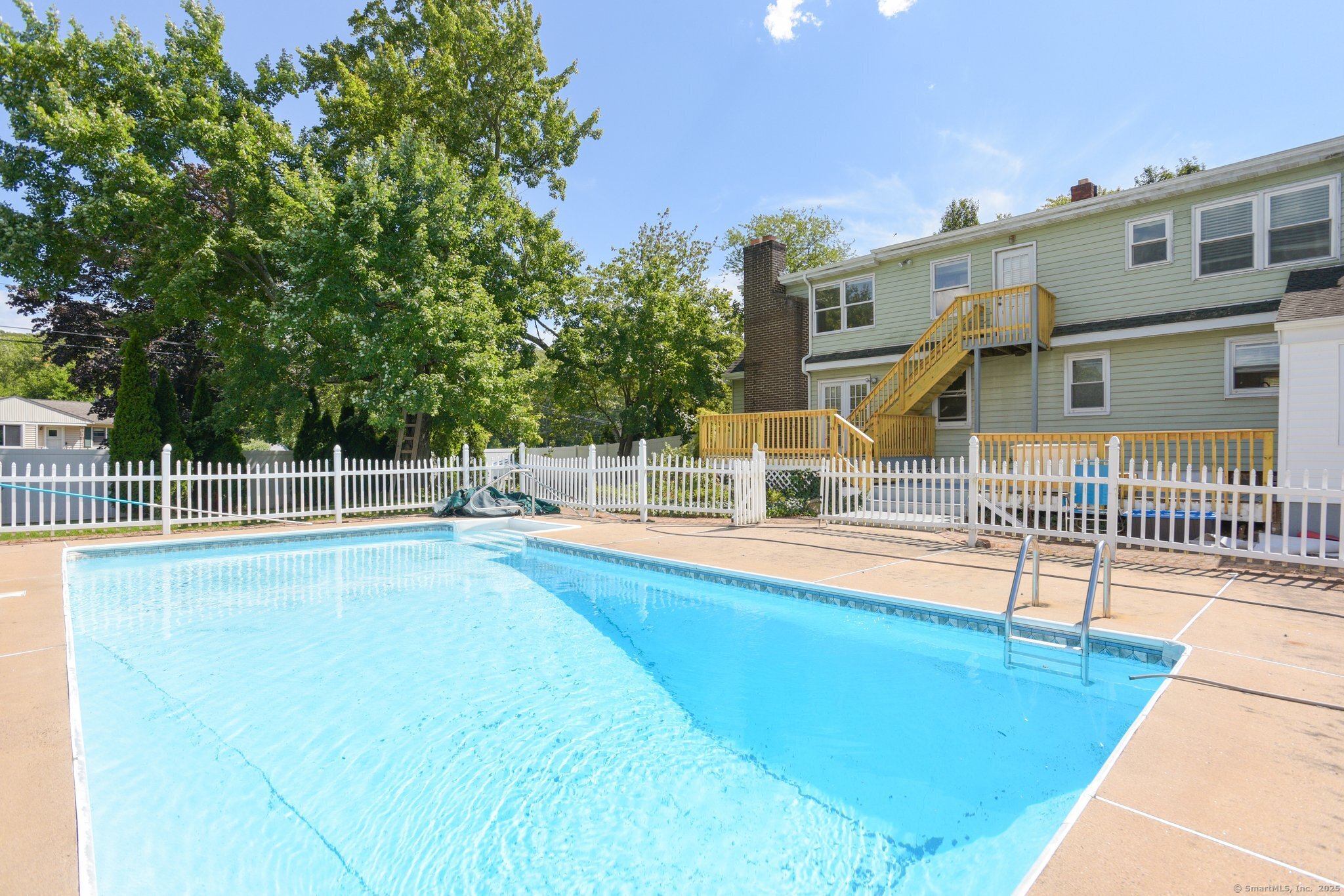 North Haven, Connecticut 06473, United States, 3 Bedrooms Bedrooms, ,2 BathroomsBathrooms,Residential,Pending,203936