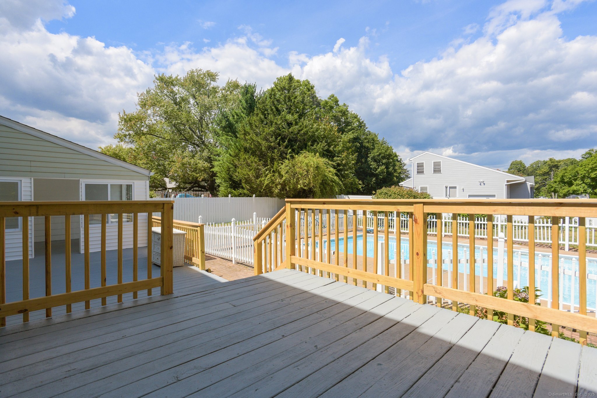 North Haven, Connecticut 06473, United States, 3 Bedrooms Bedrooms, ,2 BathroomsBathrooms,Residential,Pending,203936