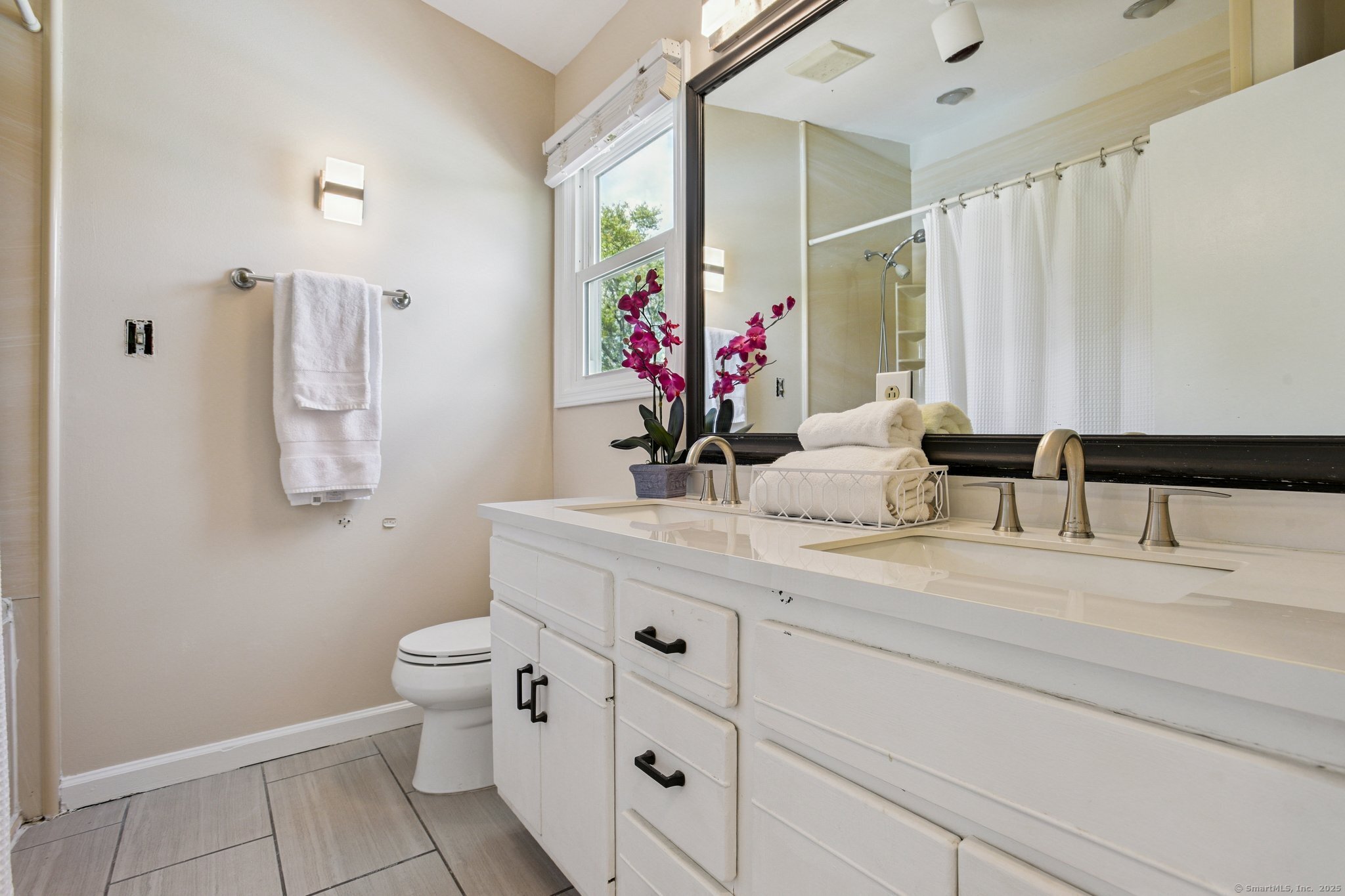 North Haven, Connecticut 06473, United States, 3 Bedrooms Bedrooms, ,2 BathroomsBathrooms,Residential,Pending,203936