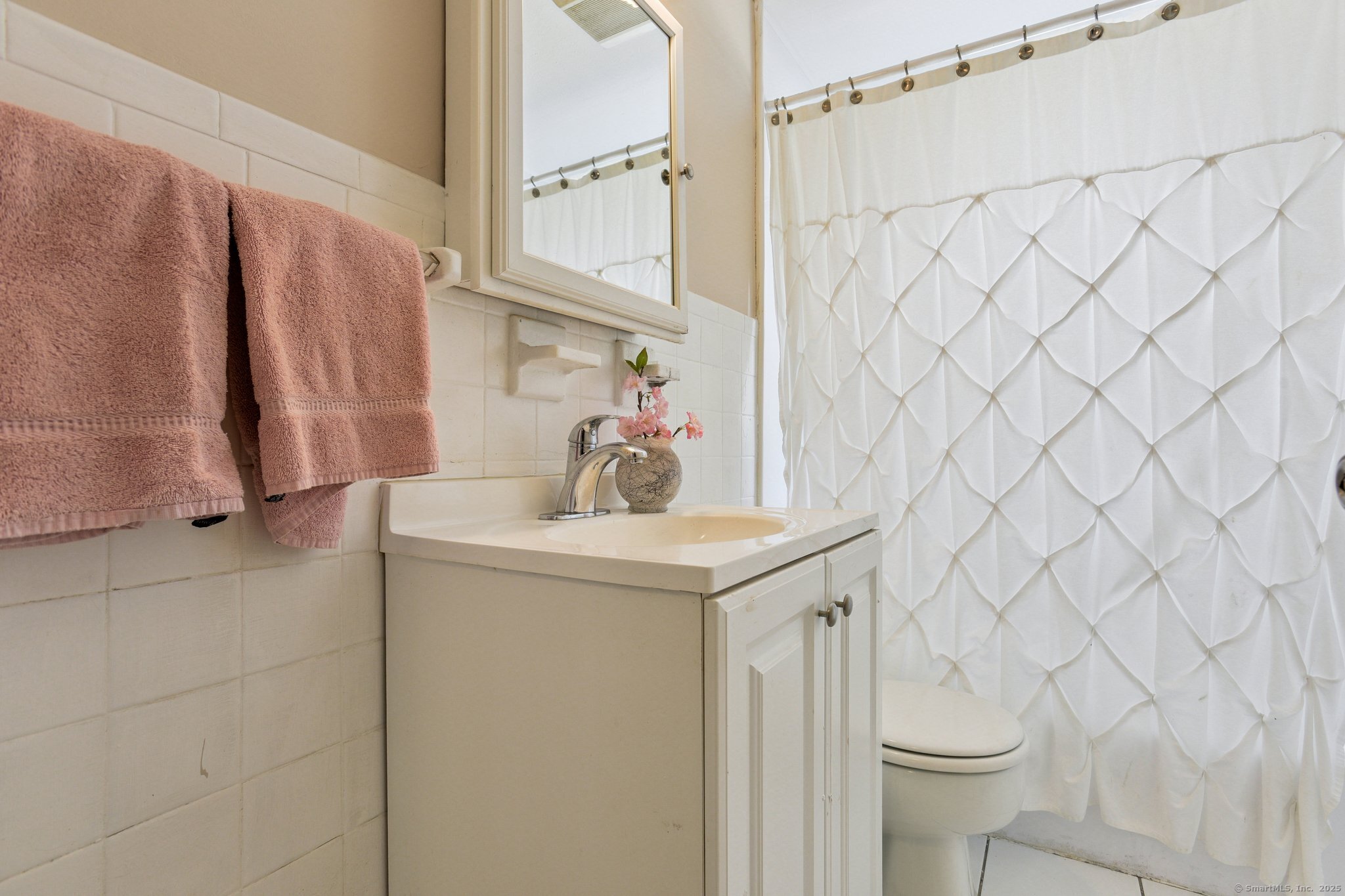 North Haven, Connecticut 06473, United States, 3 Bedrooms Bedrooms, ,2 BathroomsBathrooms,Residential,Pending,203936