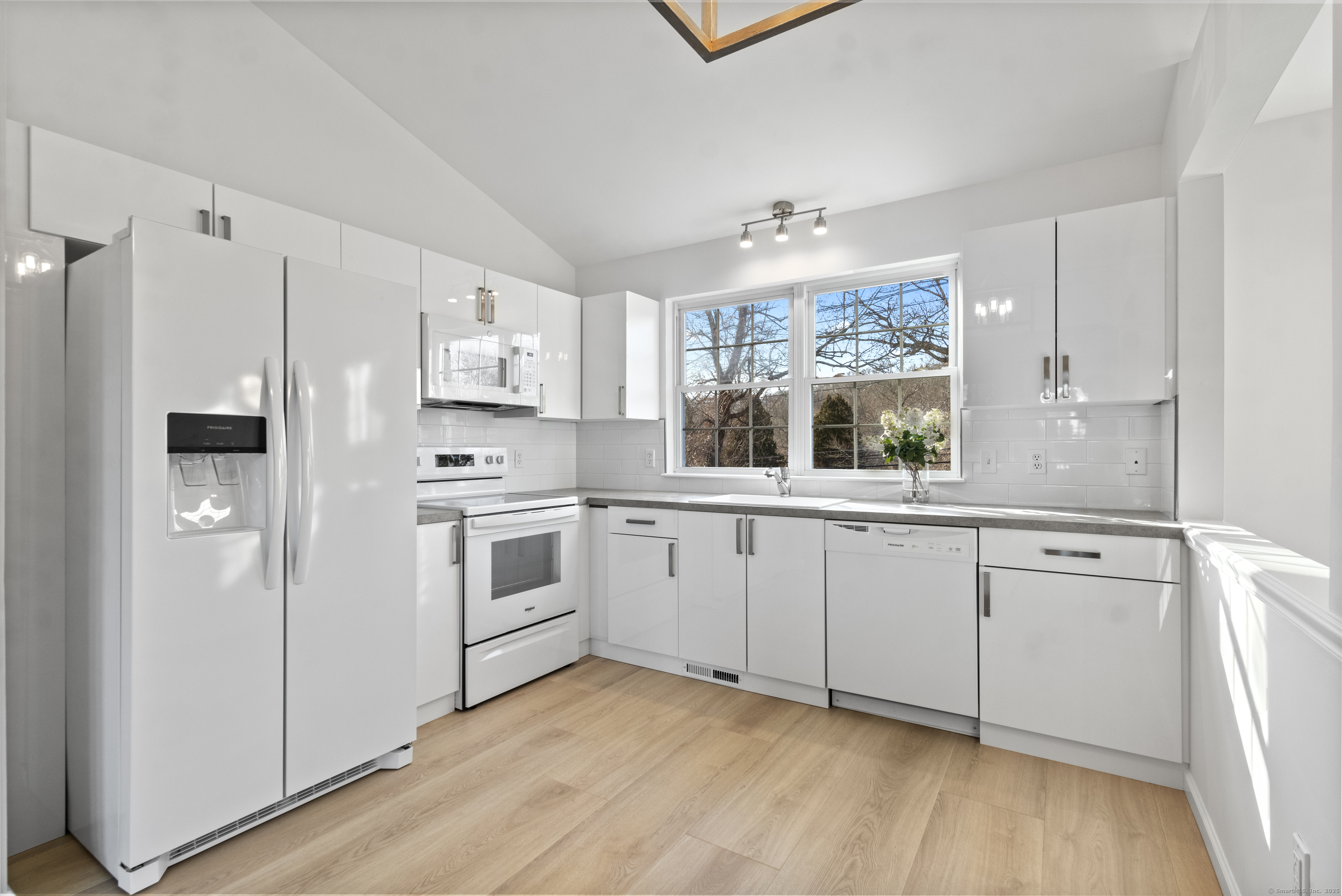 102 Noank Ledyard Road, Groton, Connecticut image 2