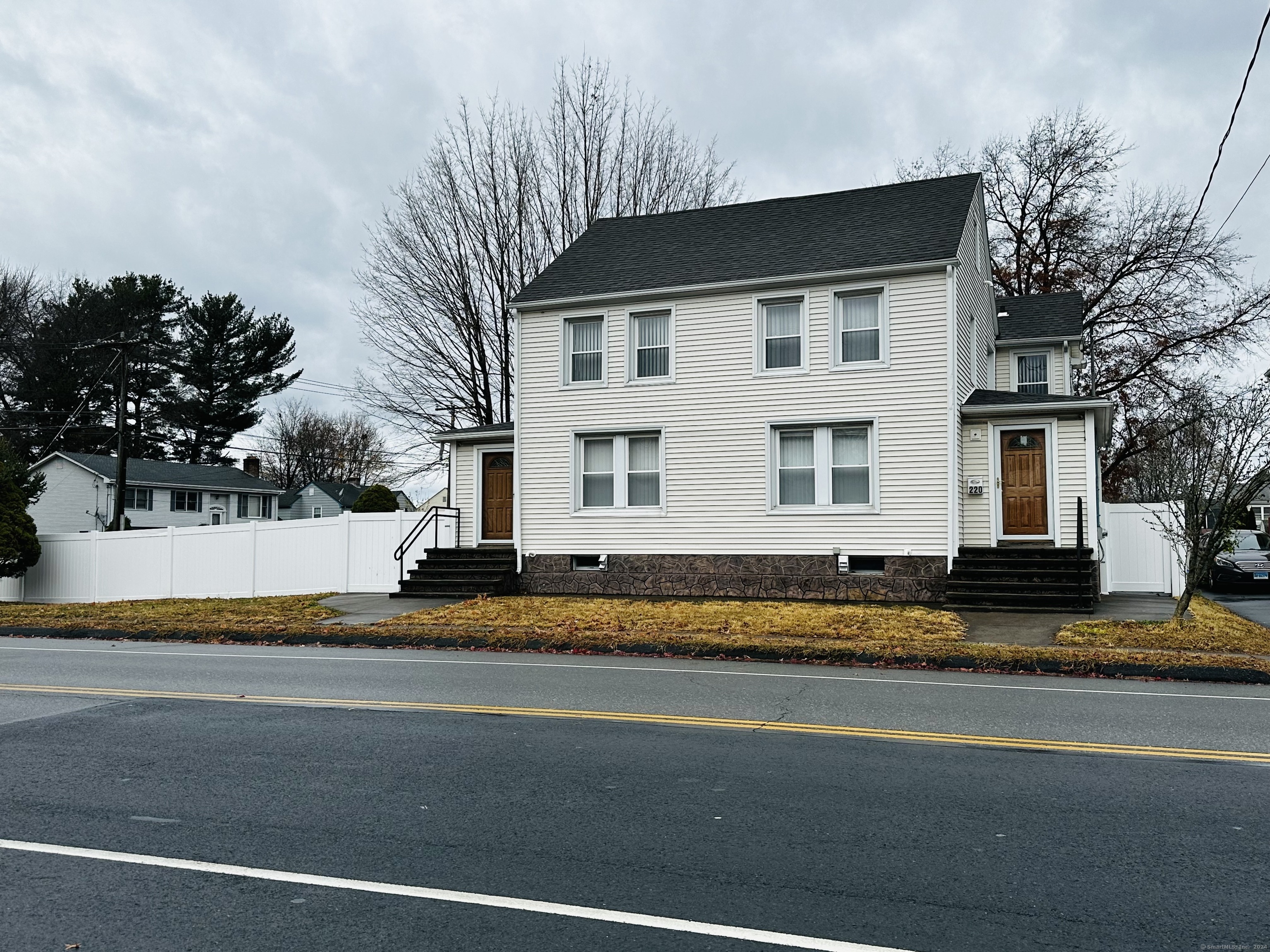 Property for Sale at Jordan Lane, Wethersfield, Connecticut - Bedrooms: 6 
Bathrooms: 4 
Rooms: 12  - $529,900